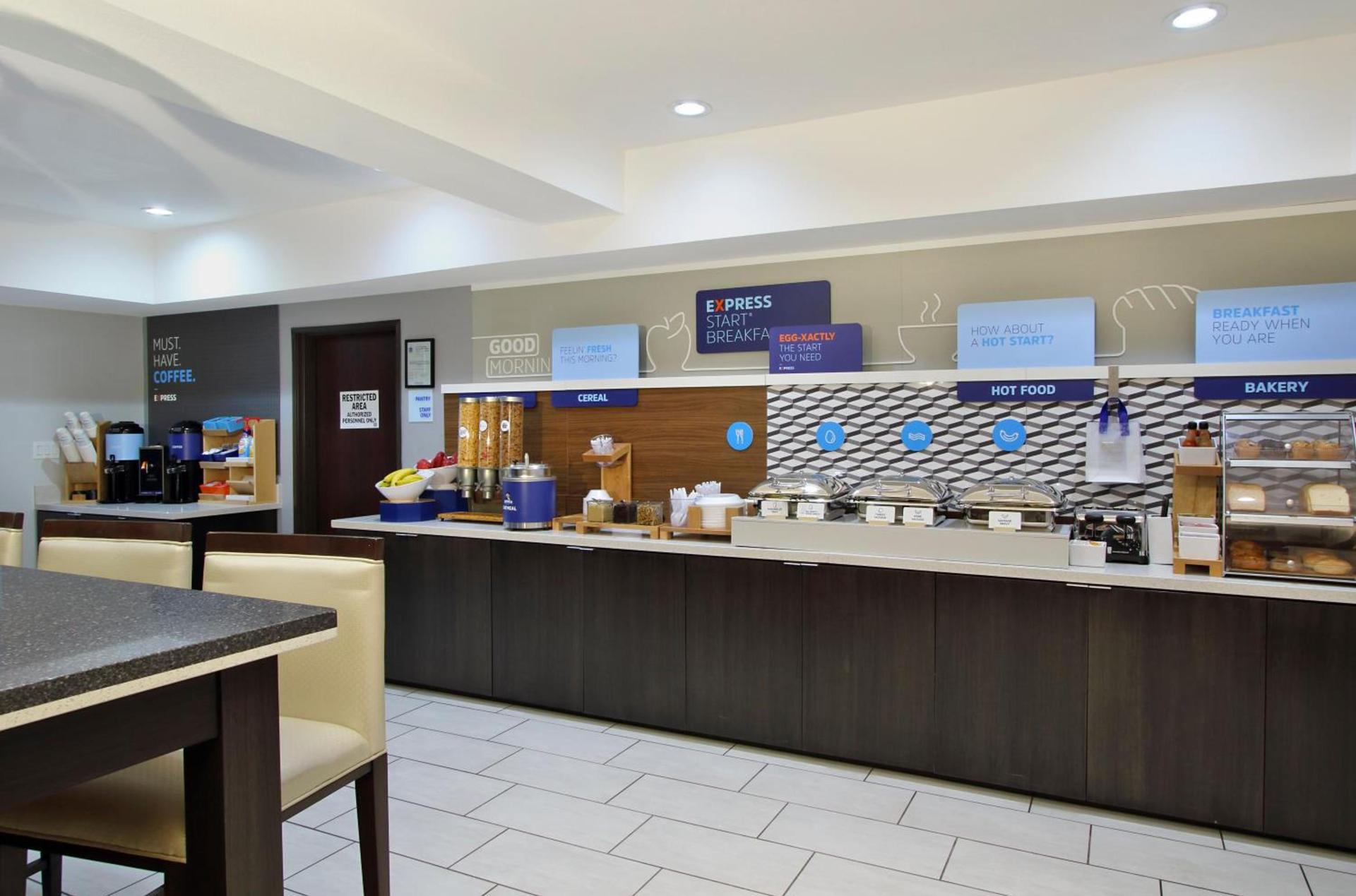 Holiday Inn Express and Suites Houston North - IAH Area by IHG photo 18