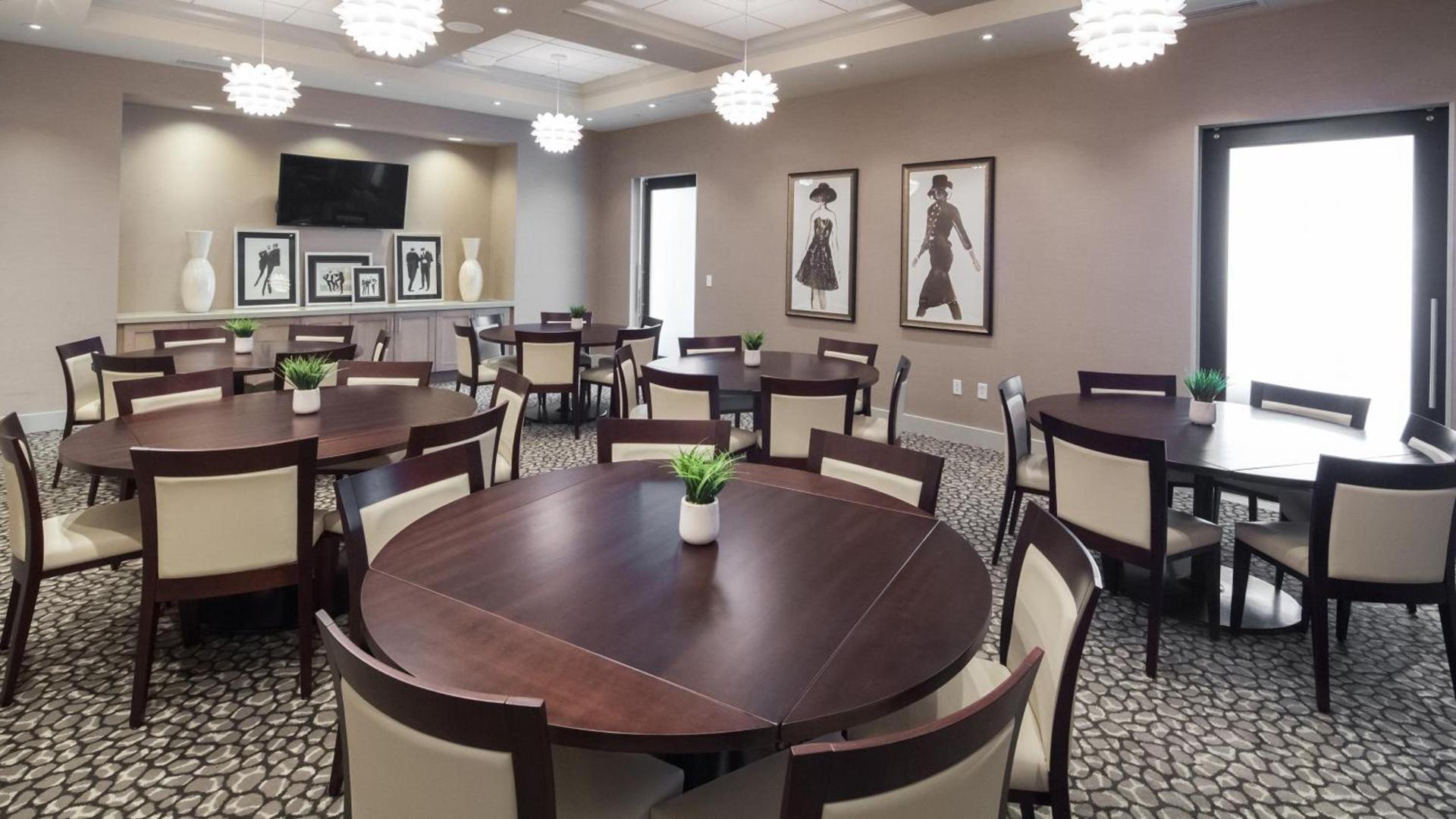 Holiday Inn Hotel & Suites Davenport by IHG photo 28