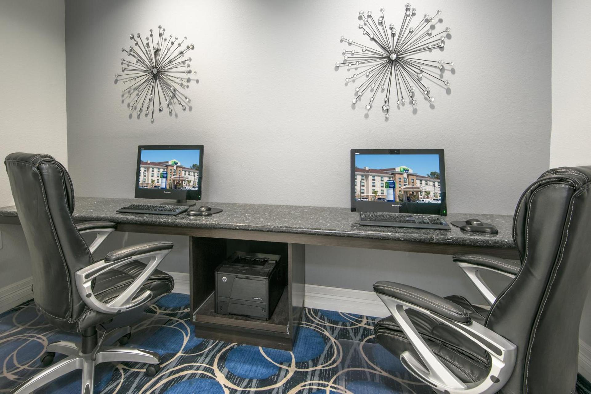 Holiday Inn Express and Suites Houston North - IAH Area by IHG photo 3