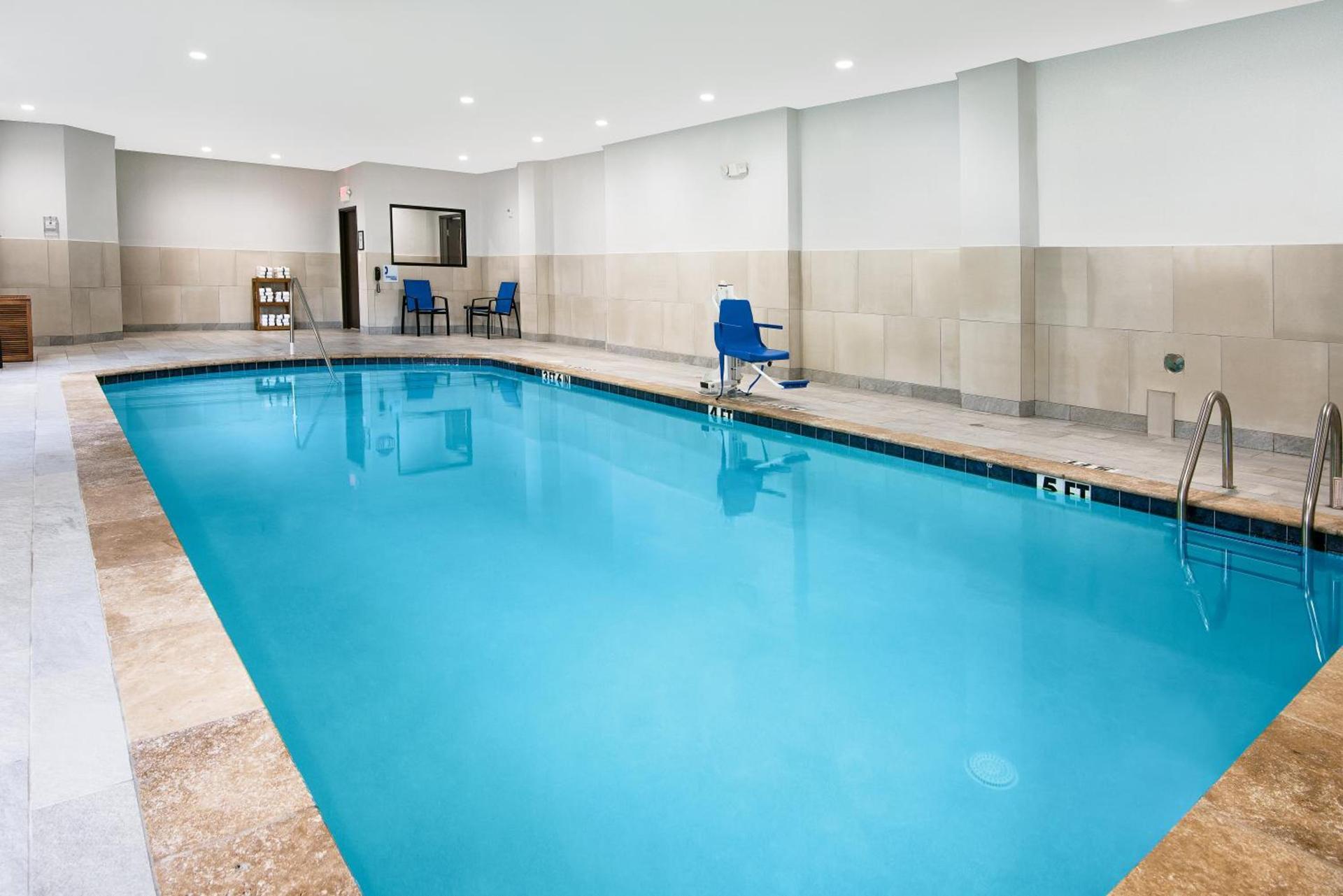 Holiday Inn Express and Suites Houston North - IAH Area by IHG photo 17