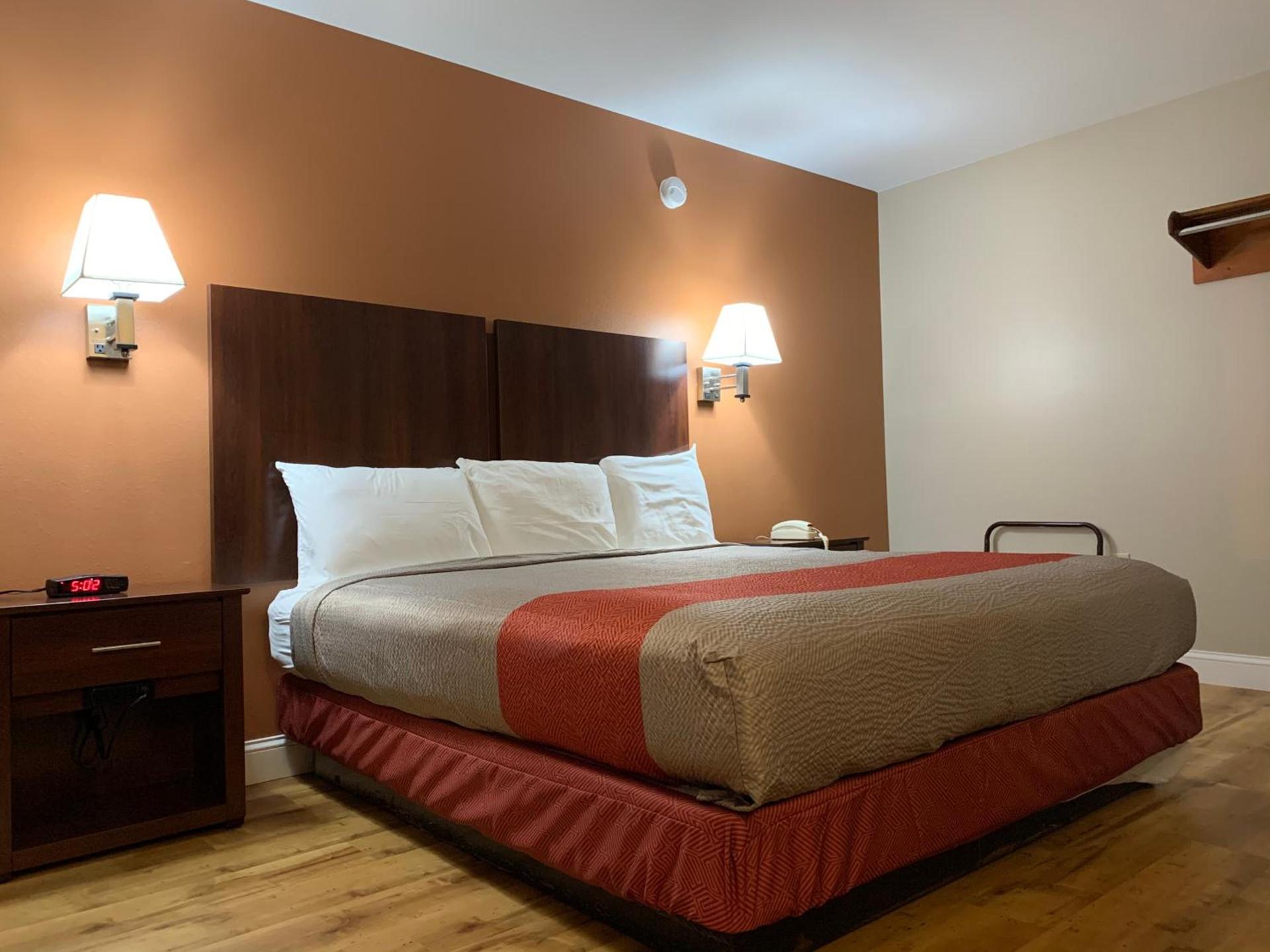 Rodeway Inn photo 11