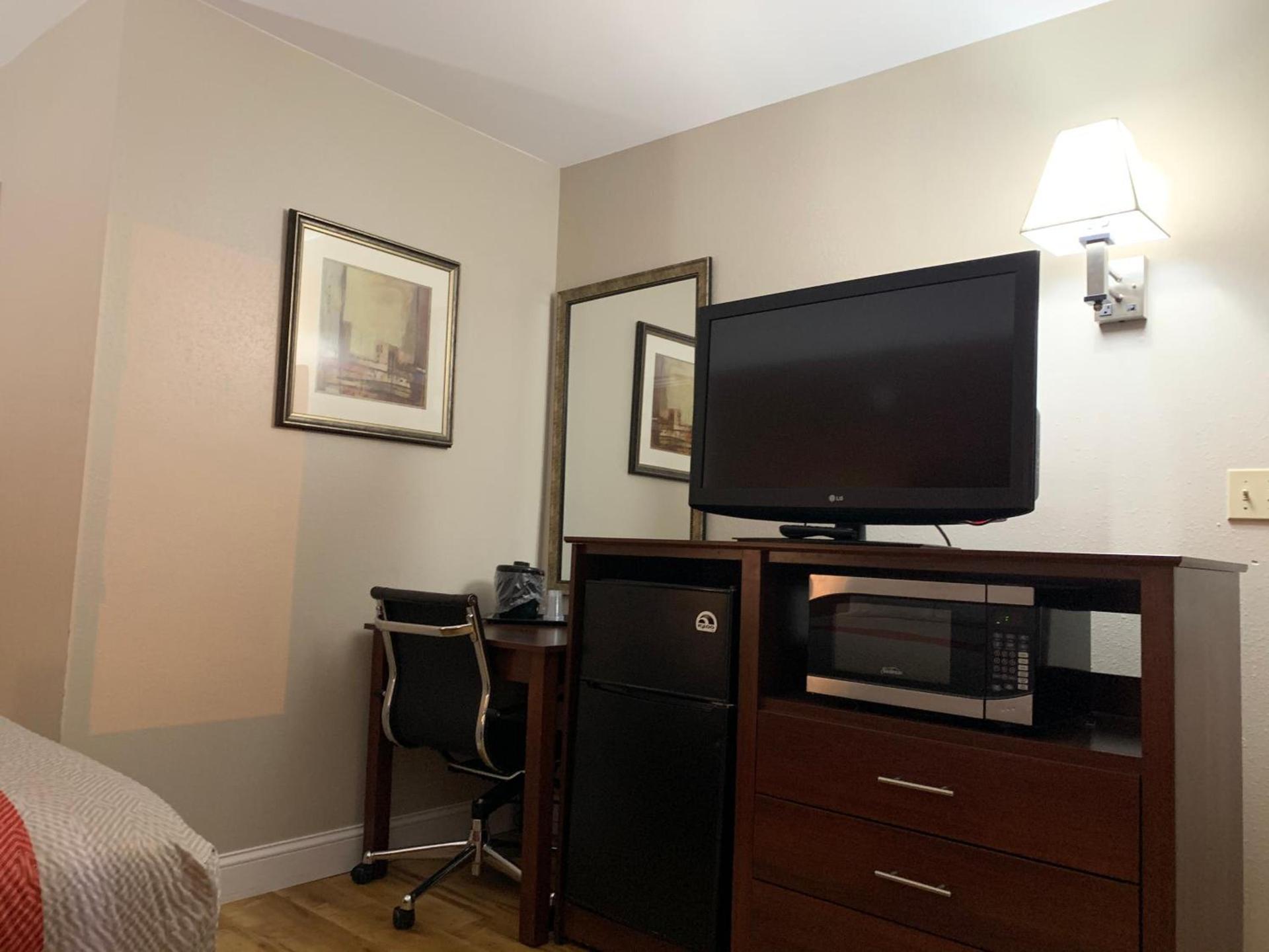 Rodeway Inn photo 9