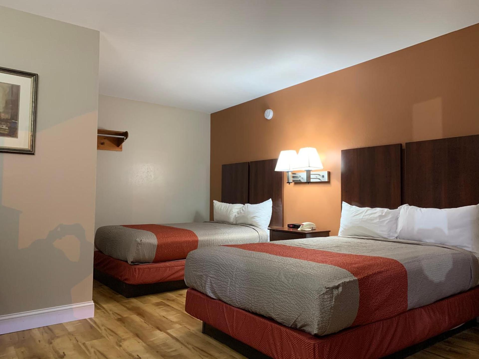 Rodeway Inn photo 8