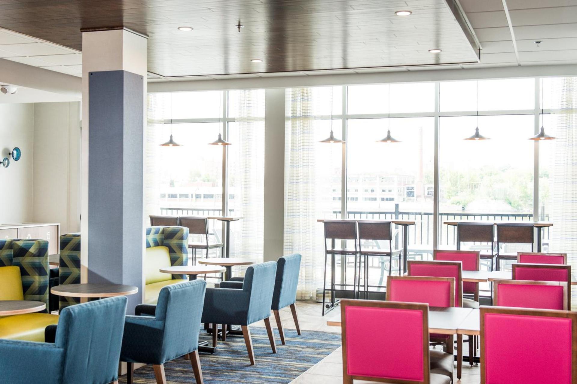 Holiday Inn Express & Suites Rock Falls by IHG photo 13