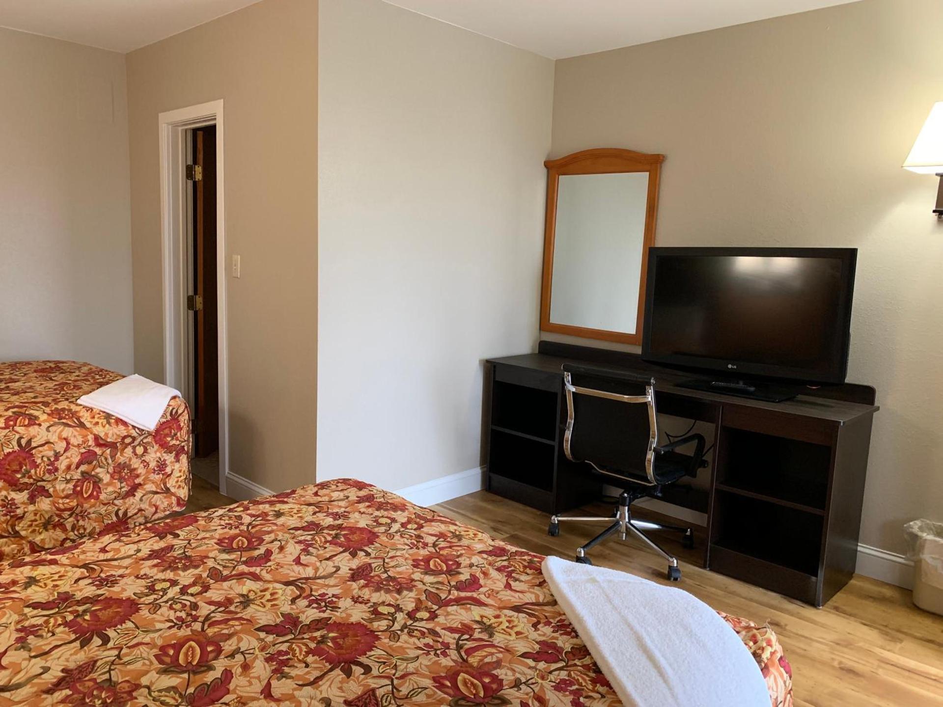 Rodeway Inn photo 6