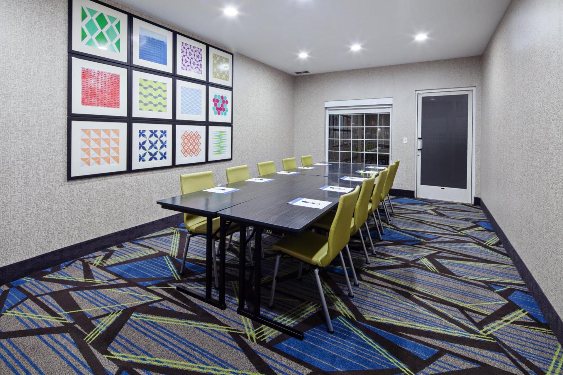 Holiday Inn Express & Suites - Tulare by IHG photo 22