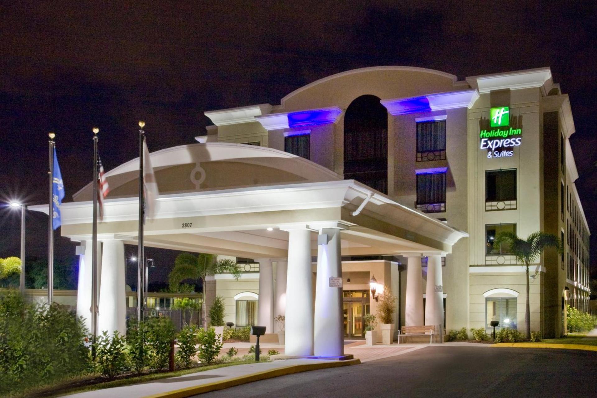 Holiday Inn Express Hotel & Suites Tampa-USF-Busch Gardens by IHG photo 1