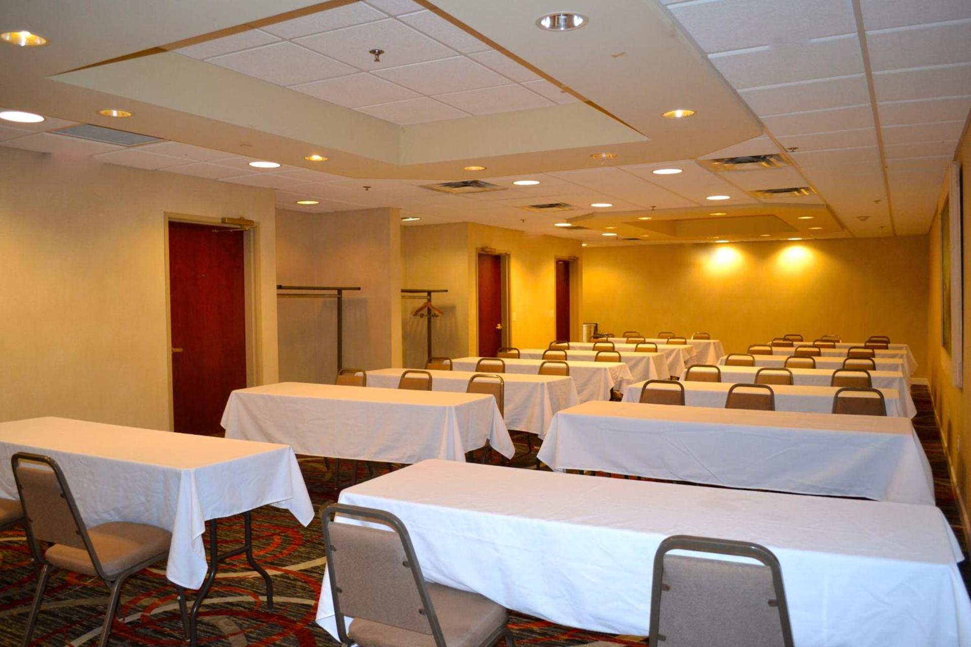 Holiday Inn Express Hotel & Suites Waterford by IHG photo 9