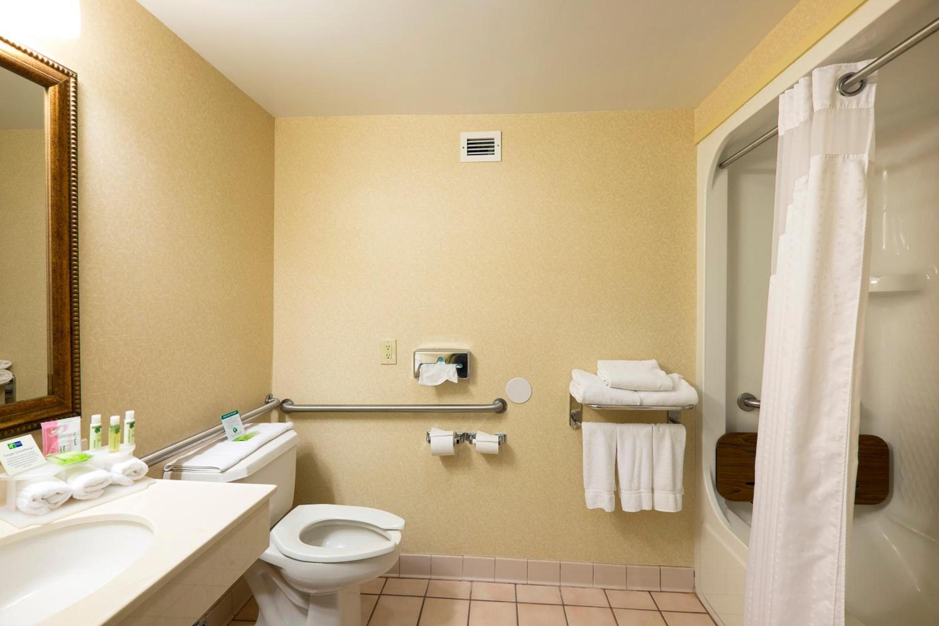 Wingate by Wyndham Waynesboro photo 30