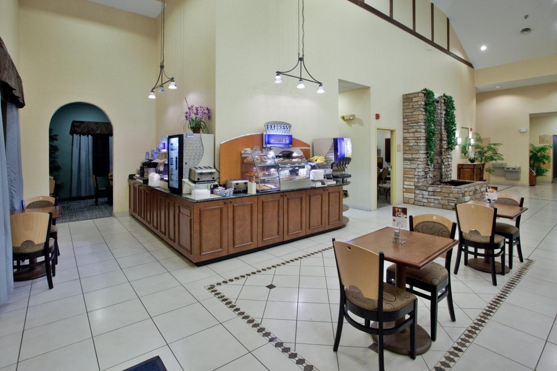 Wingate by Wyndham Waynesboro photo 8