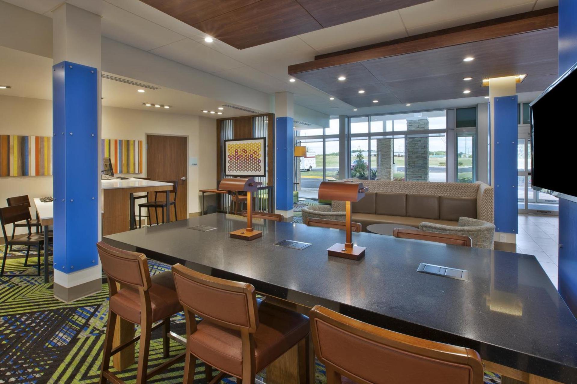 Holiday Inn Express and Suites South Hill by IHG photo 3