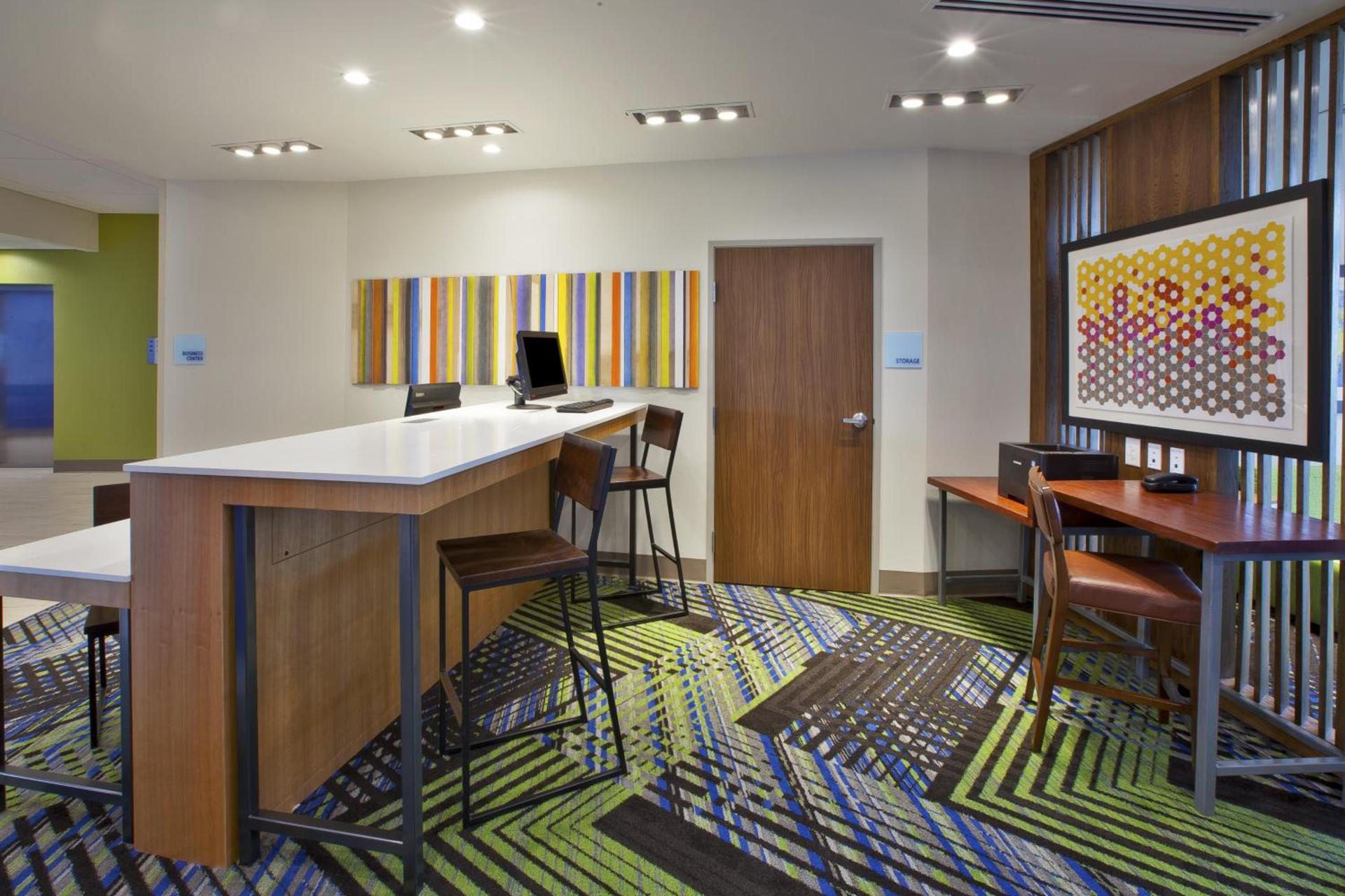 Holiday Inn Express and Suites South Hill by IHG photo 6