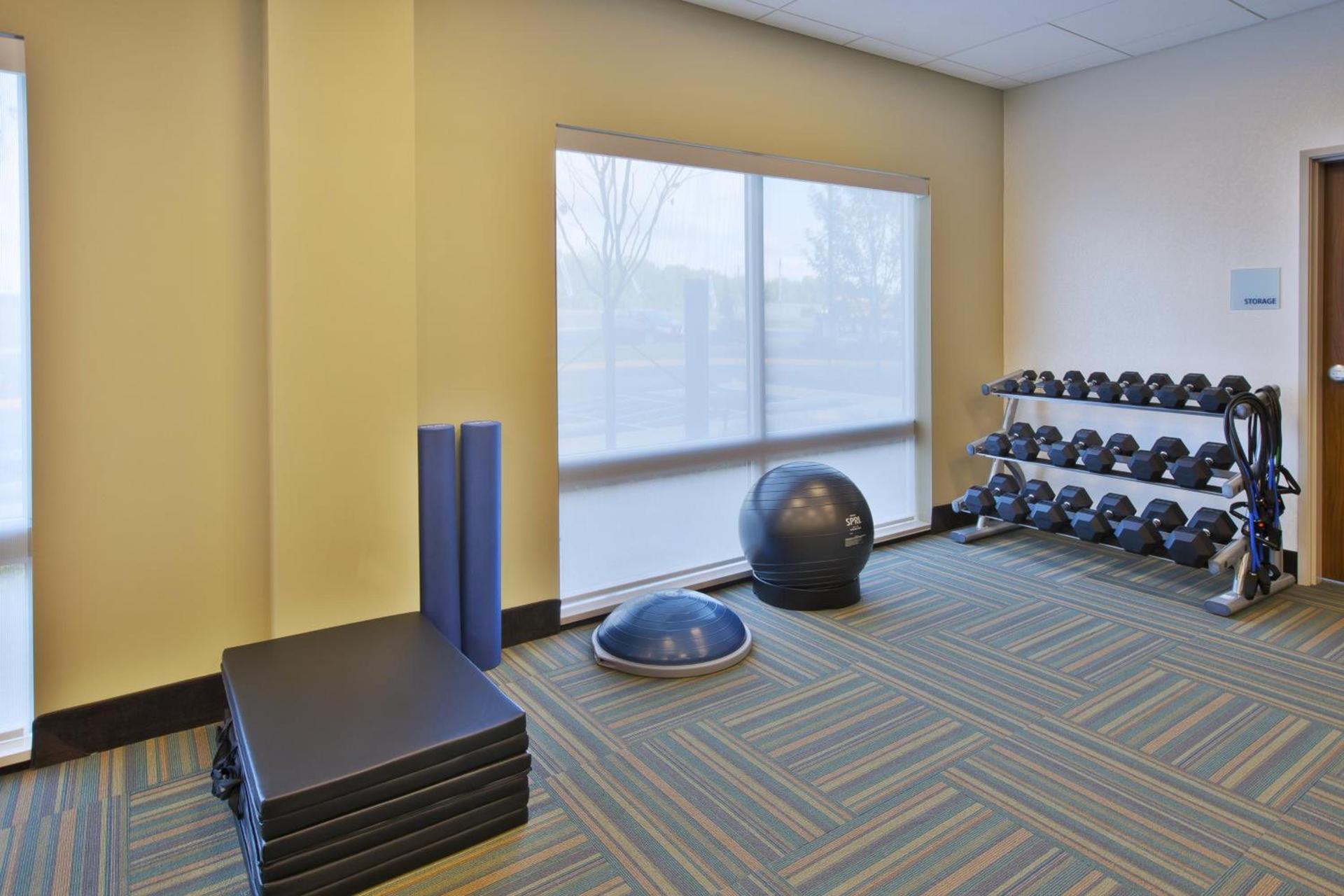Holiday Inn Express and Suites South Hill by IHG photo 8