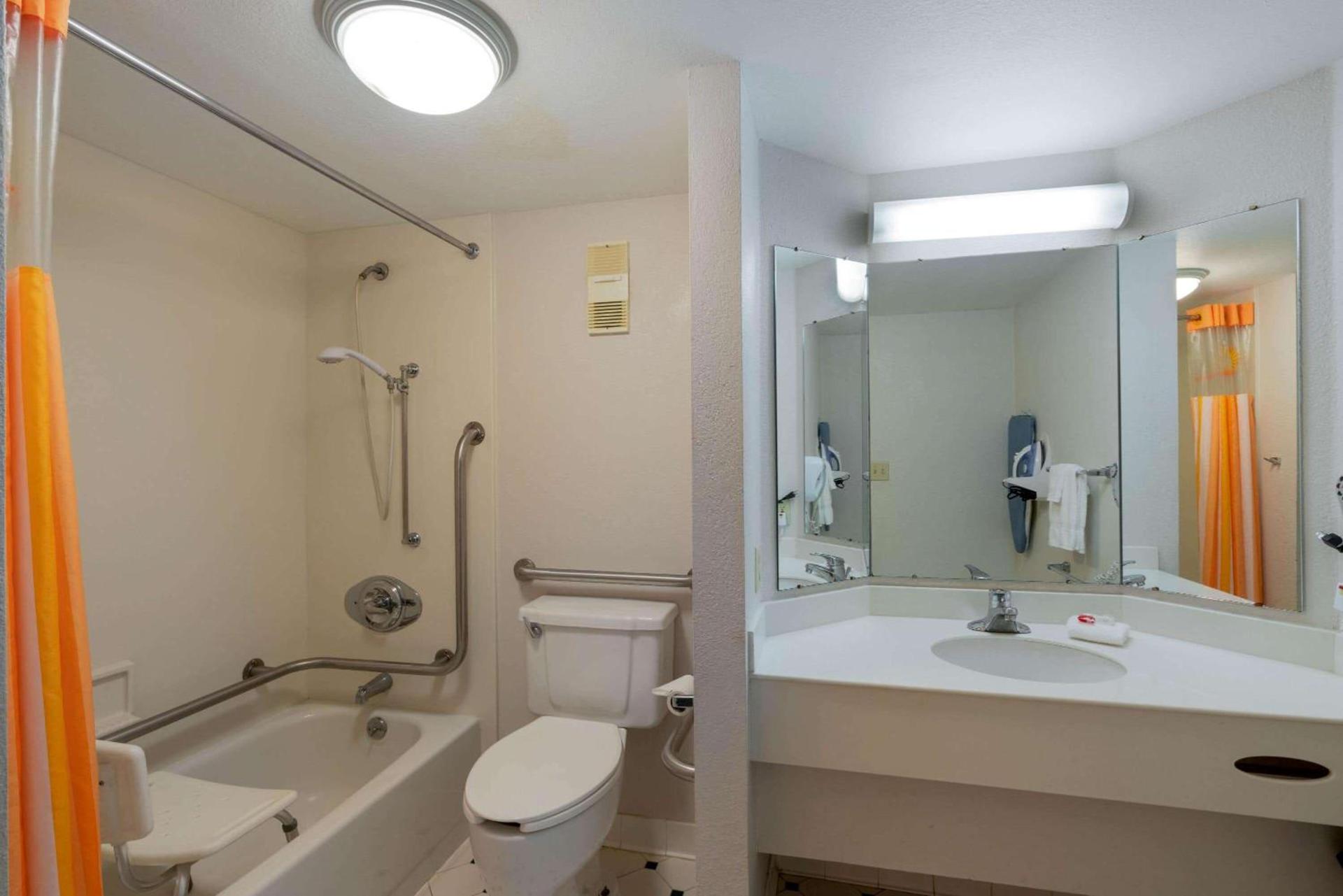 La Quinta Inn by Wyndham Cheyenne photo 19
