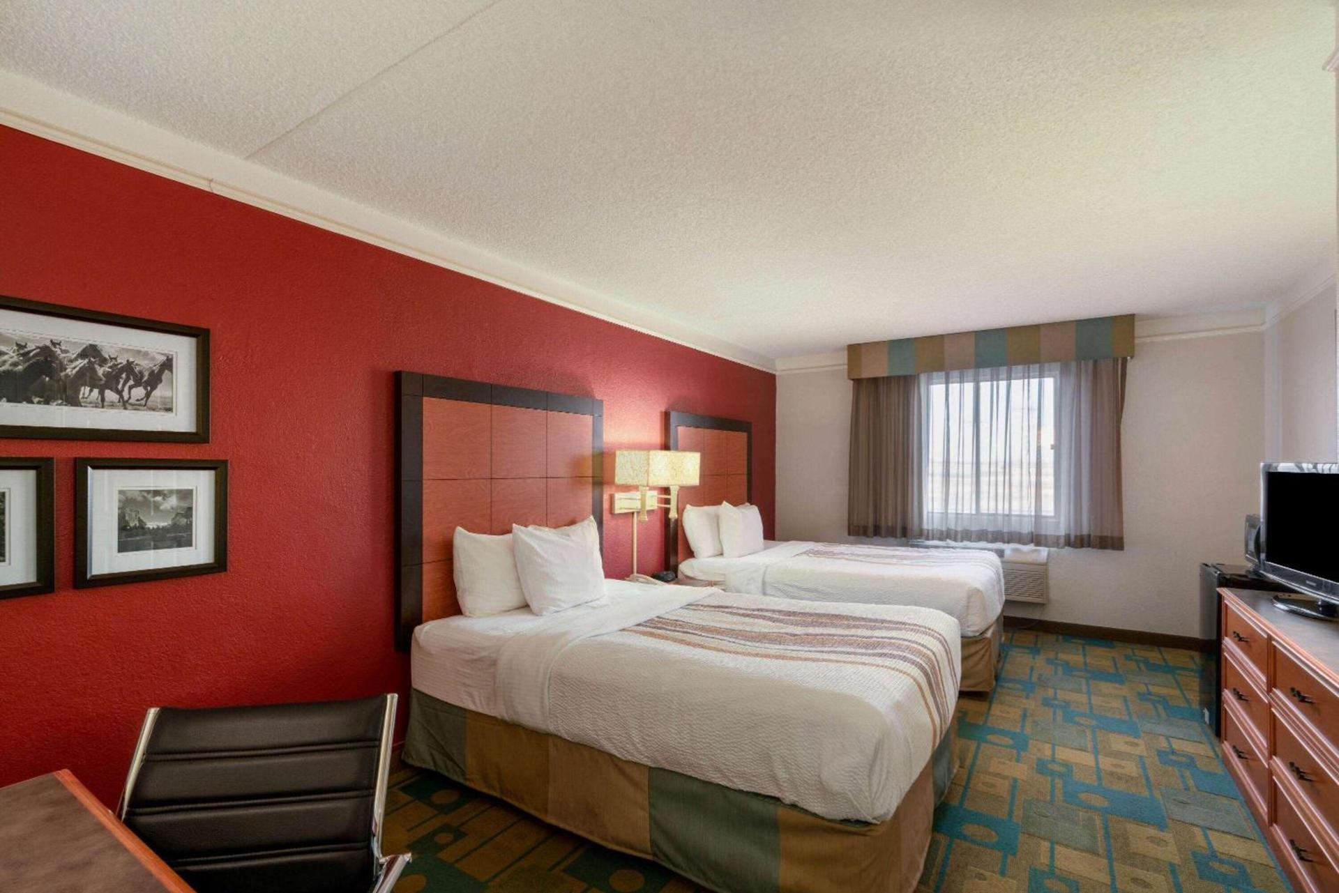 La Quinta Inn by Wyndham Cheyenne photo 25