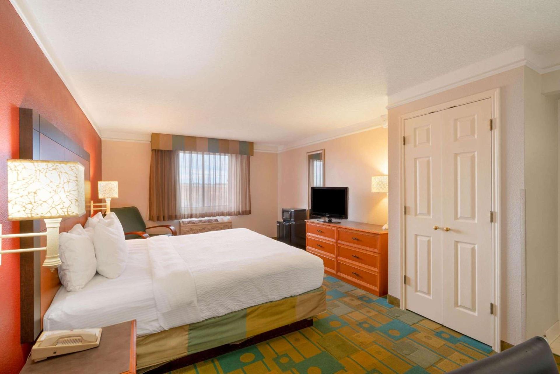 La Quinta Inn by Wyndham Cheyenne photo 28