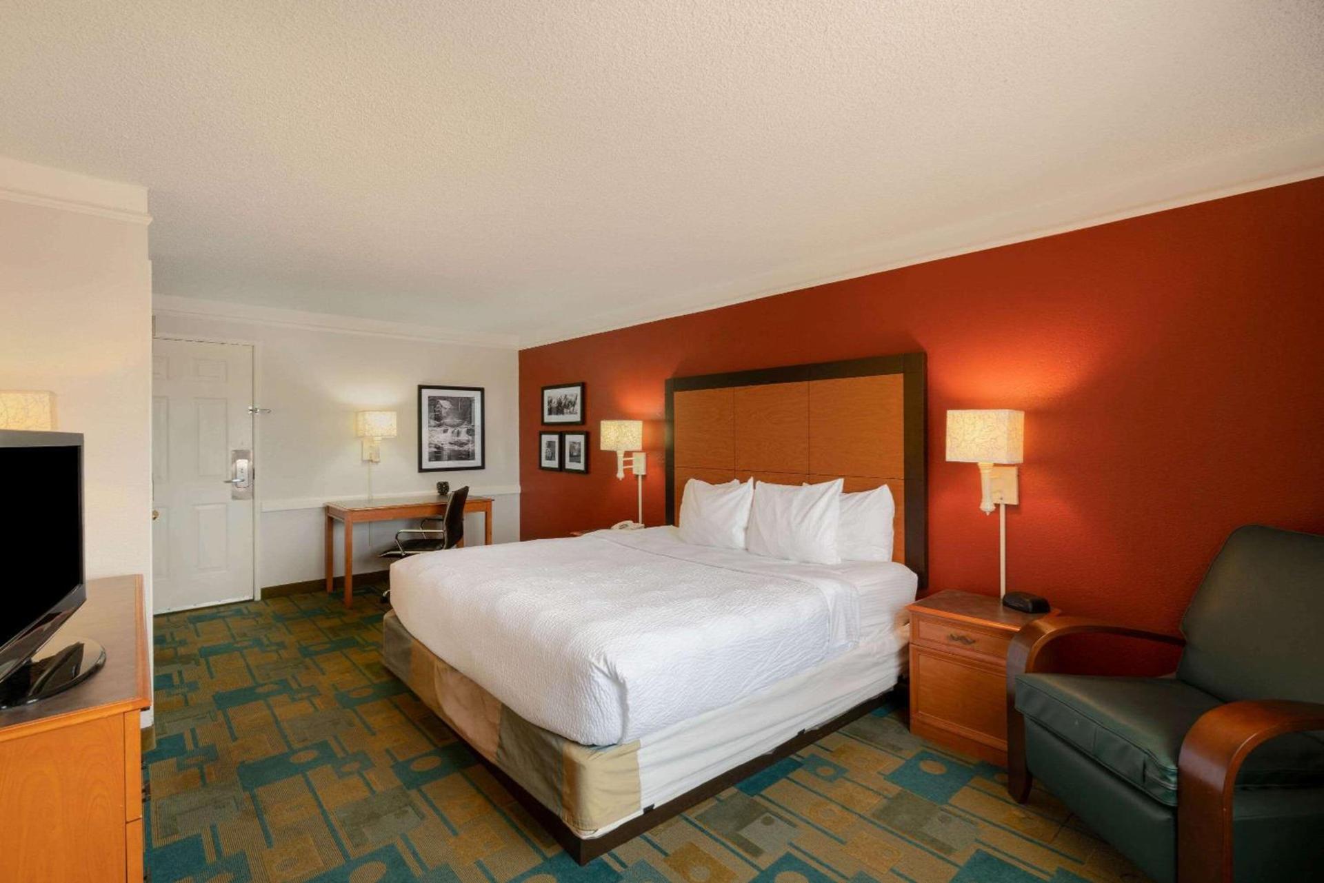 La Quinta Inn by Wyndham Cheyenne photo 29