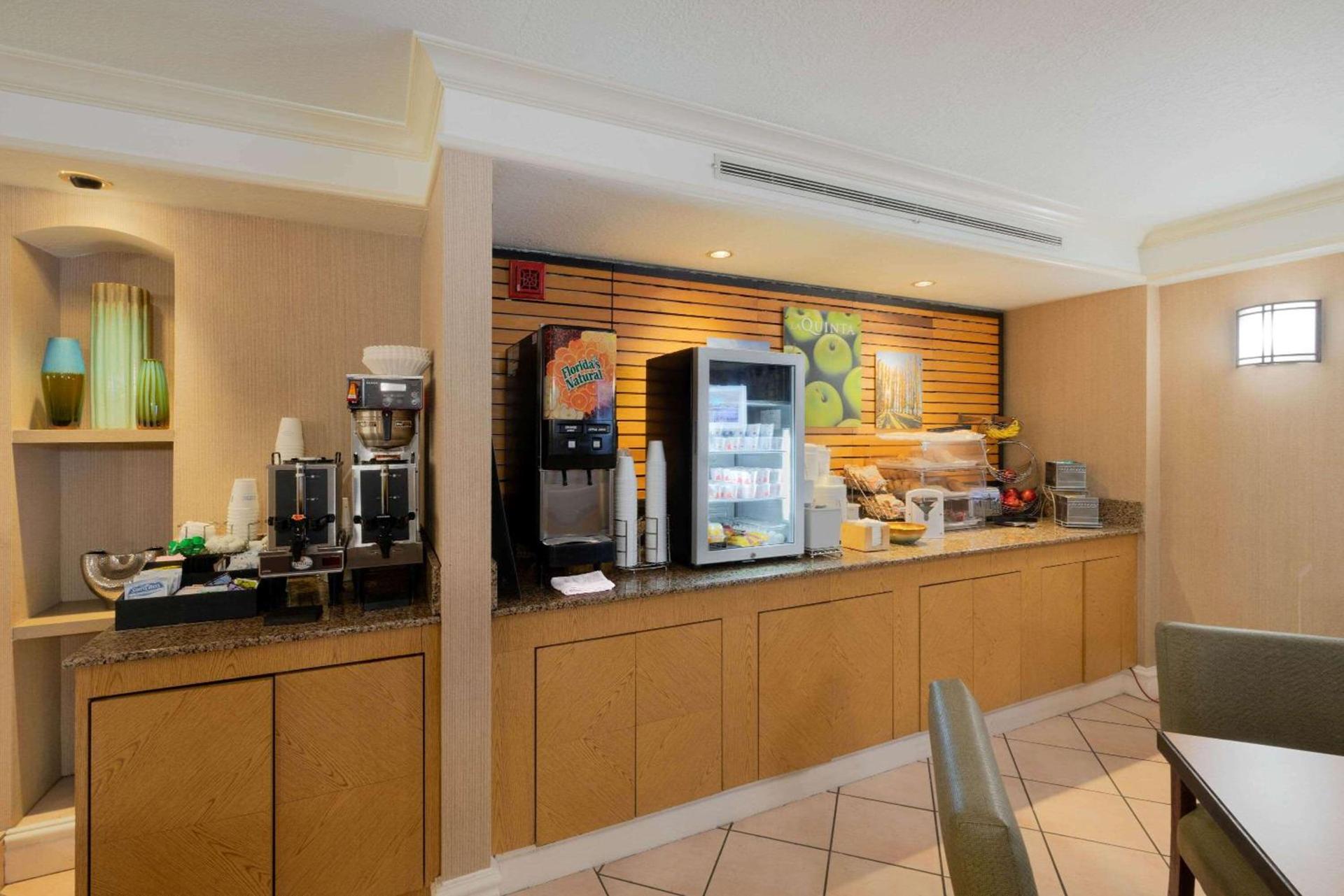 La Quinta Inn by Wyndham Cheyenne photo 40