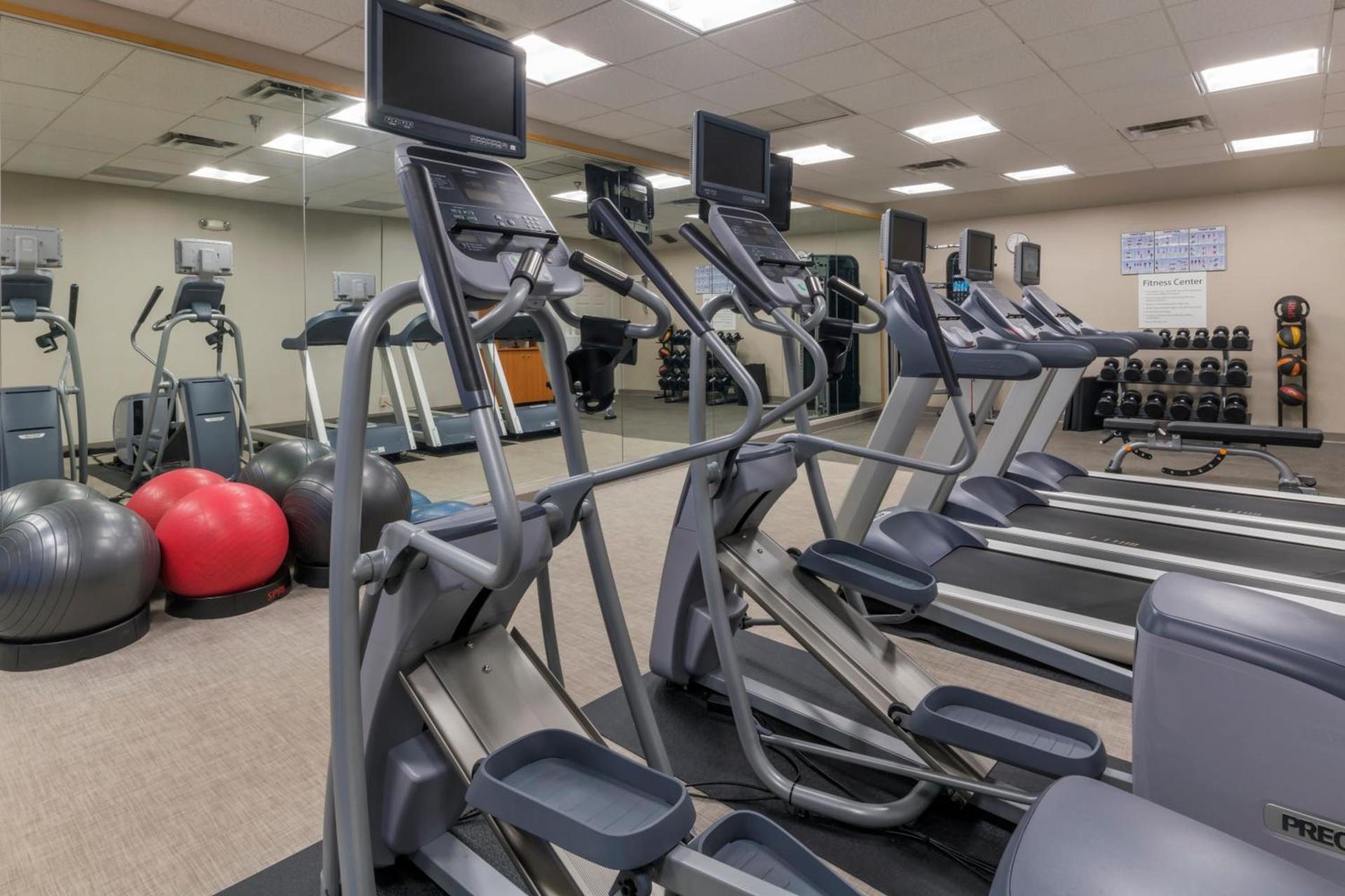 Holiday Inn and Suites Phoenix Airport North by IHG photo 12