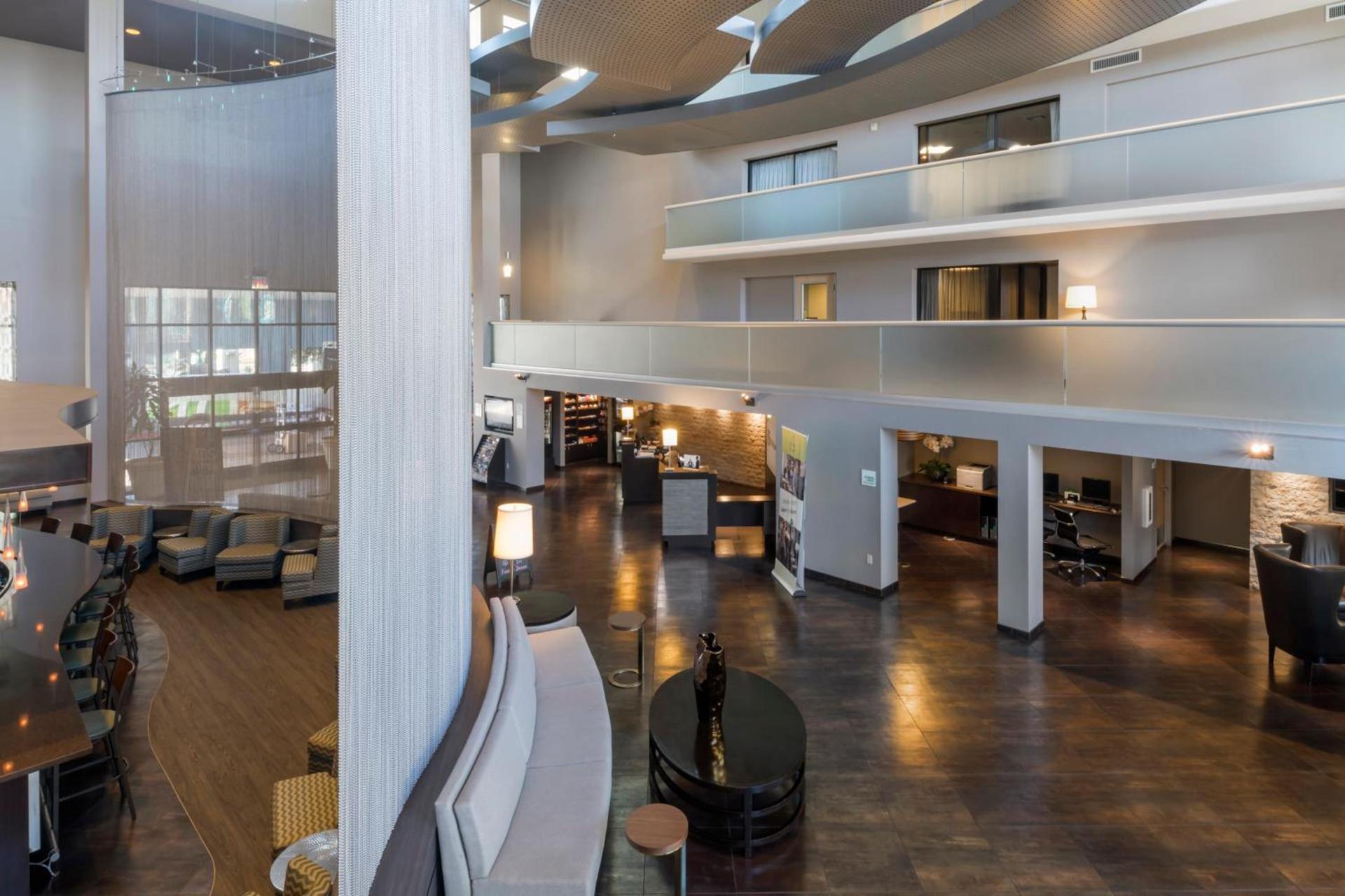 Holiday Inn and Suites Phoenix Airport North by IHG photo 15