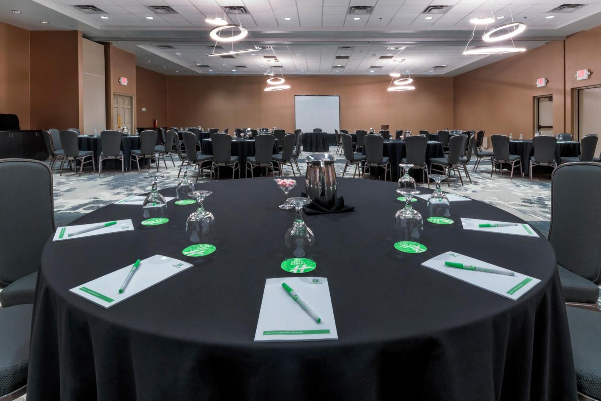 Holiday Inn and Suites Phoenix Airport North by IHG photo 46