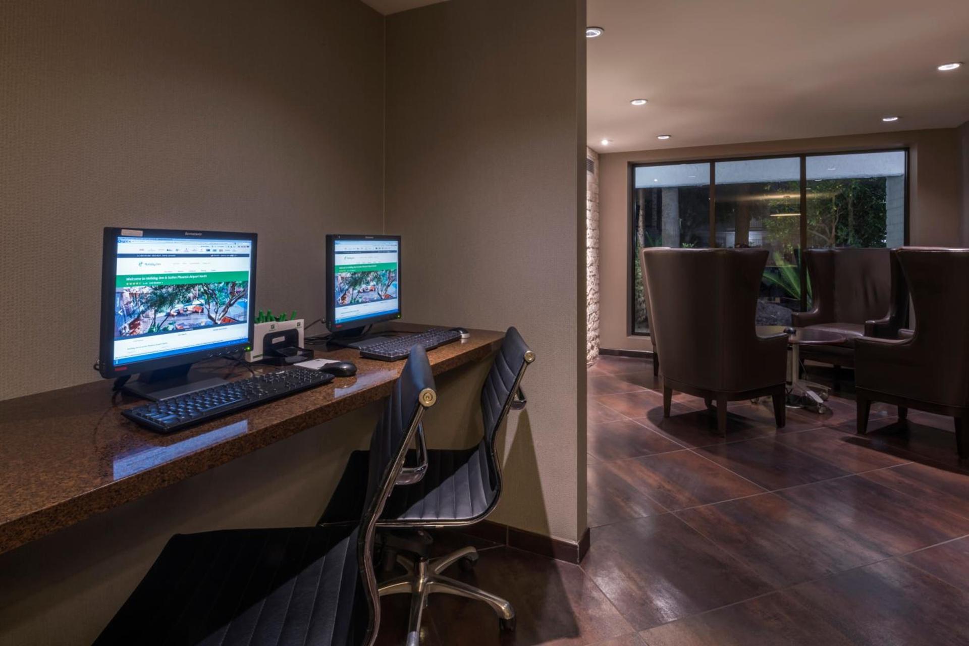 Holiday Inn and Suites Phoenix Airport North by IHG photo 16