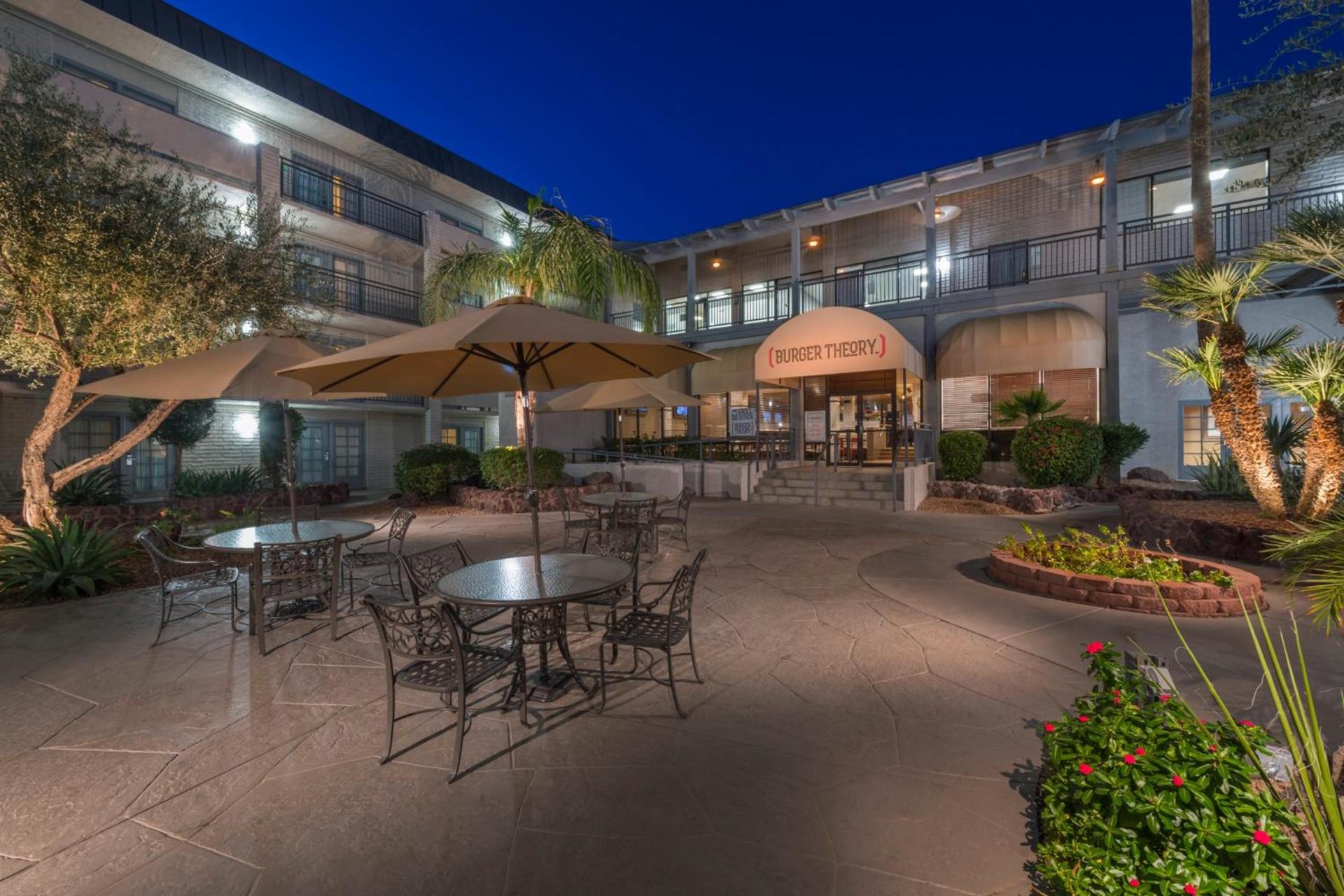 Holiday Inn and Suites Phoenix Airport North by IHG photo 48