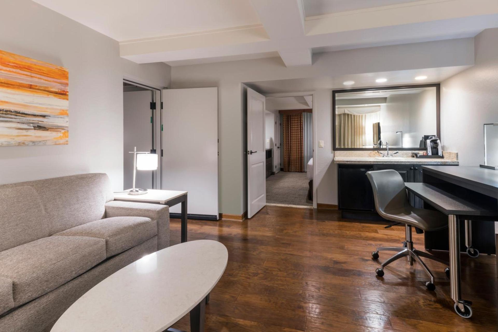 Holiday Inn and Suites Phoenix Airport North by IHG photo 32
