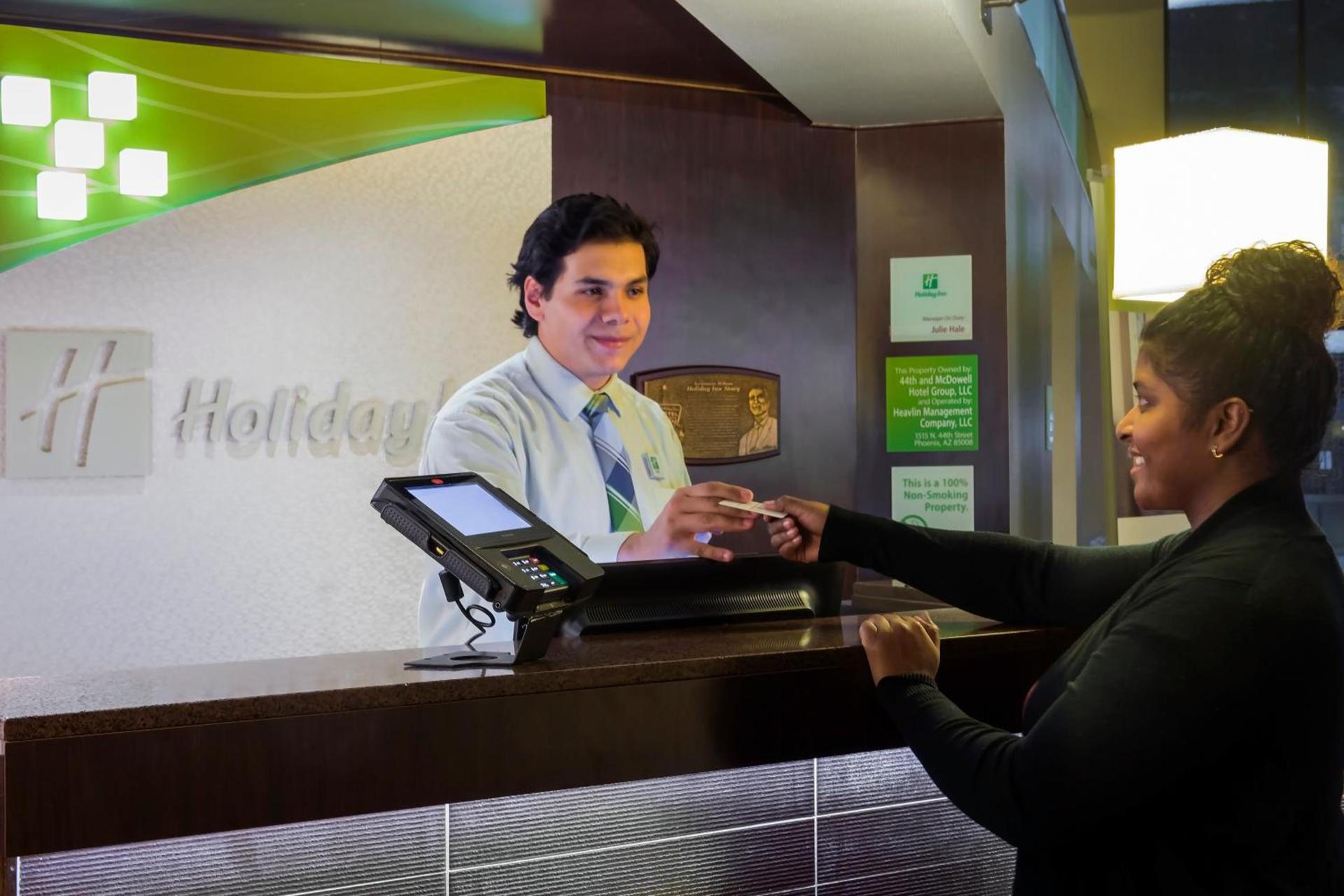 Holiday Inn and Suites Phoenix Airport North by IHG photo 17
