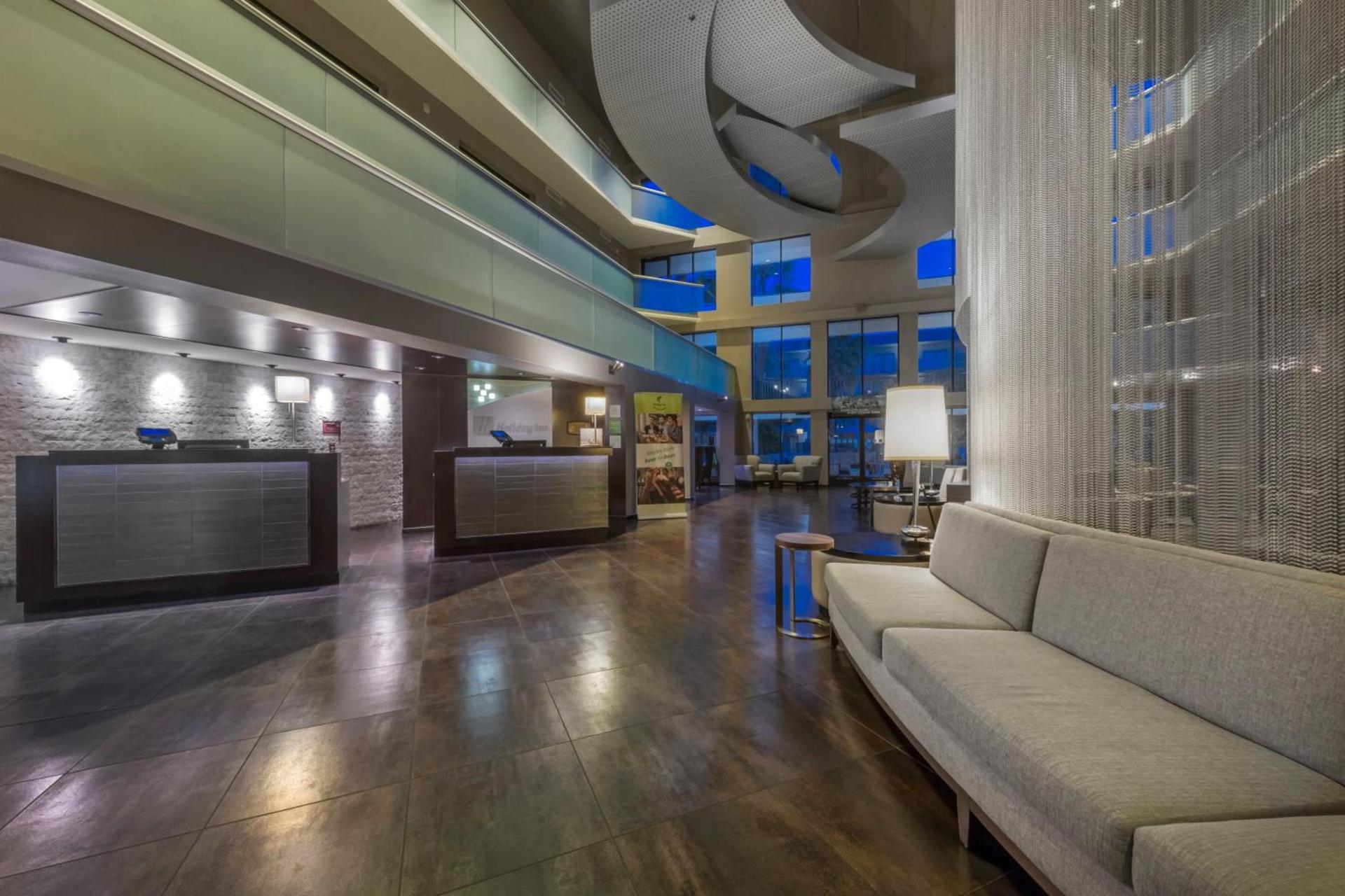 Holiday Inn and Suites Phoenix Airport North by IHG photo 18