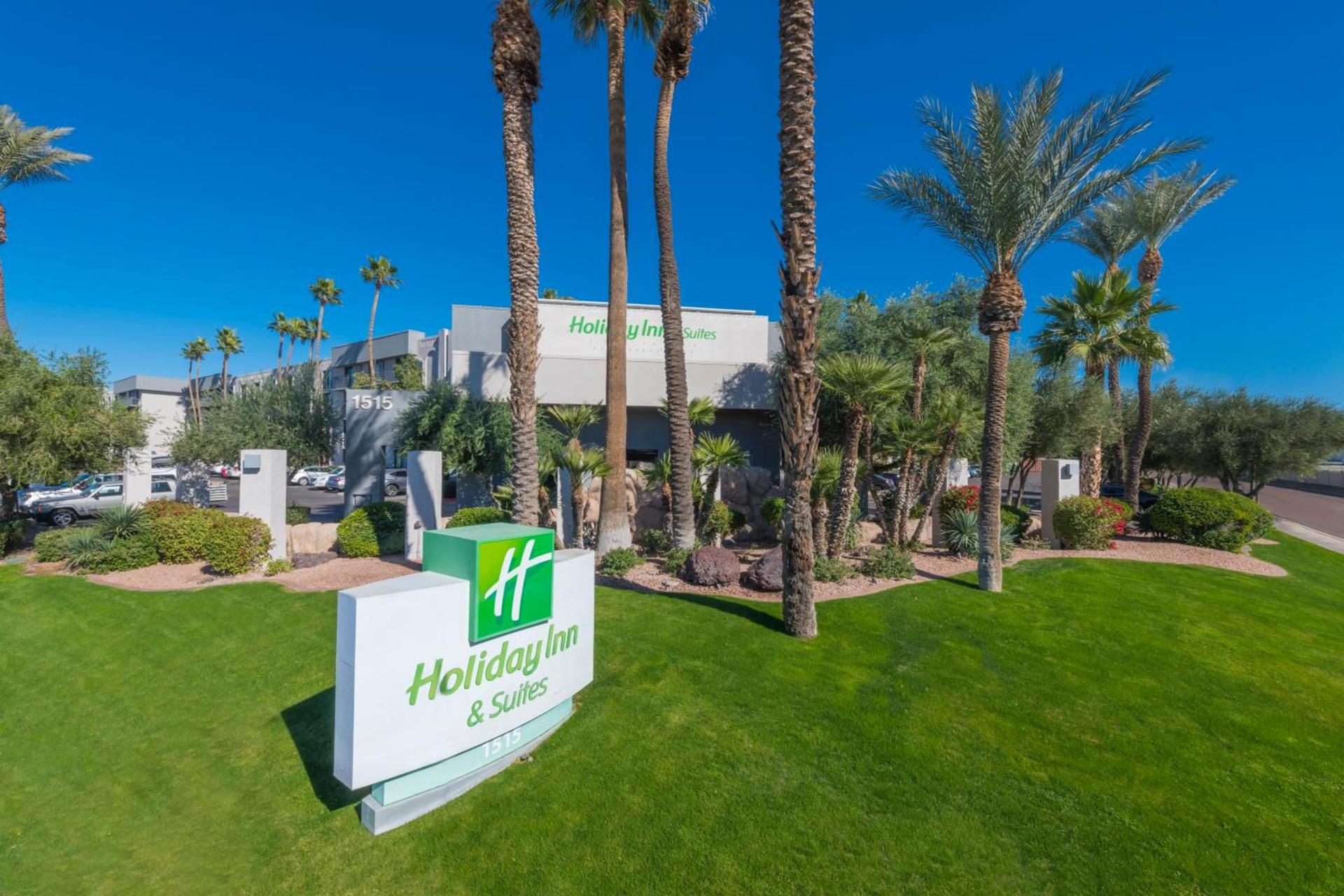 Holiday Inn and Suites Phoenix Airport North by IHG photo 1
