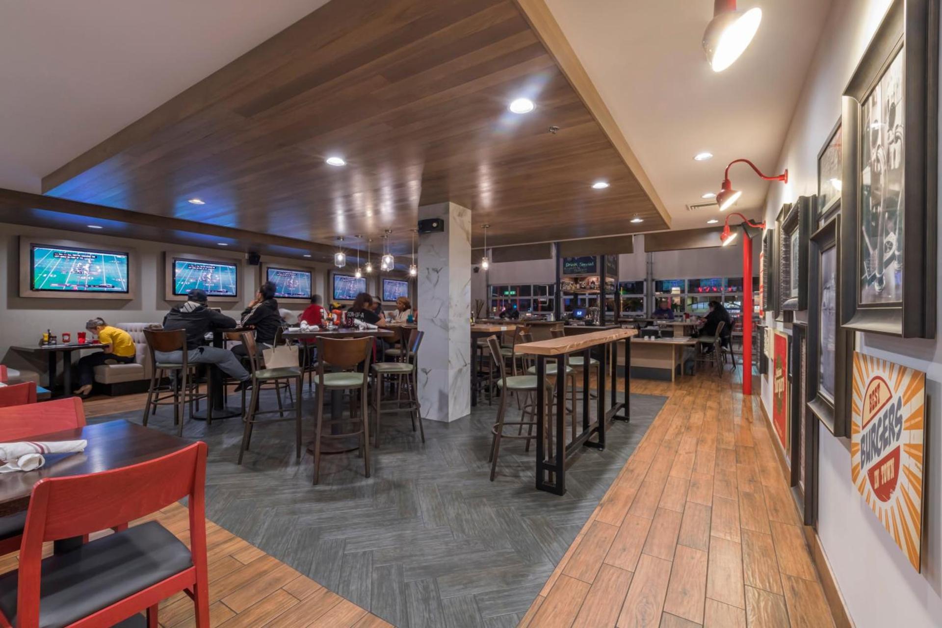 Holiday Inn and Suites Phoenix Airport North by IHG photo 55