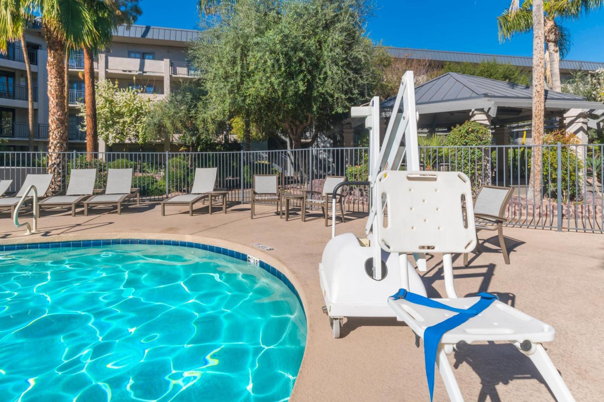 Holiday Inn and Suites Phoenix Airport North by IHG photo 52