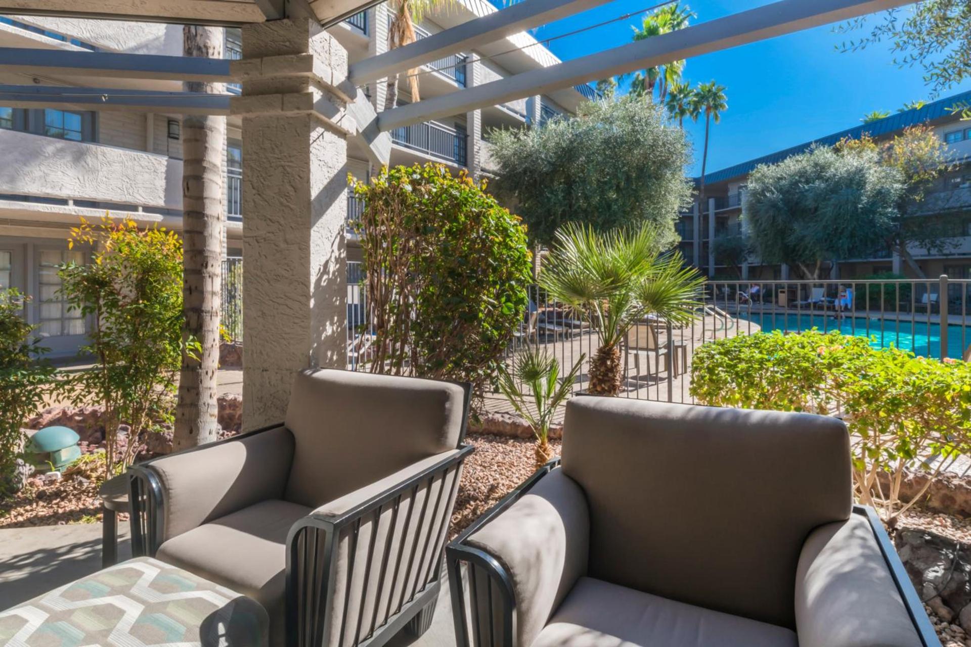 Holiday Inn and Suites Phoenix Airport North by IHG photo 21