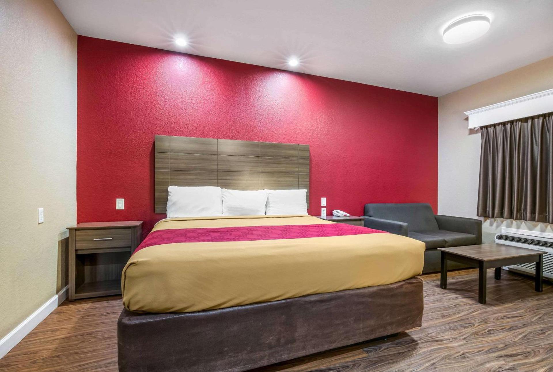 Econo Lodge Inn & Suites Horn Lake - Southhaven photo 17