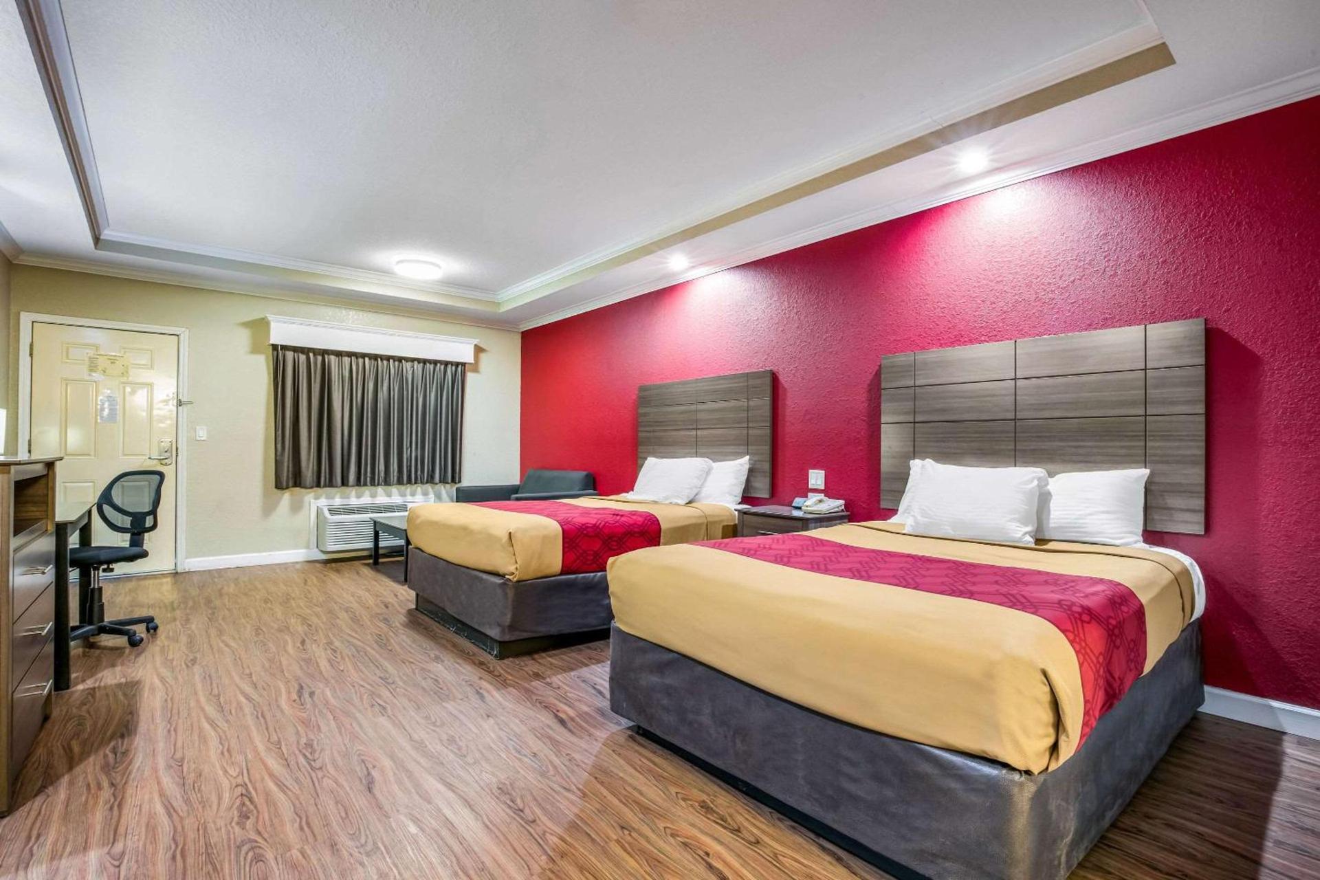 Econo Lodge Inn & Suites Horn Lake - Southhaven photo 12