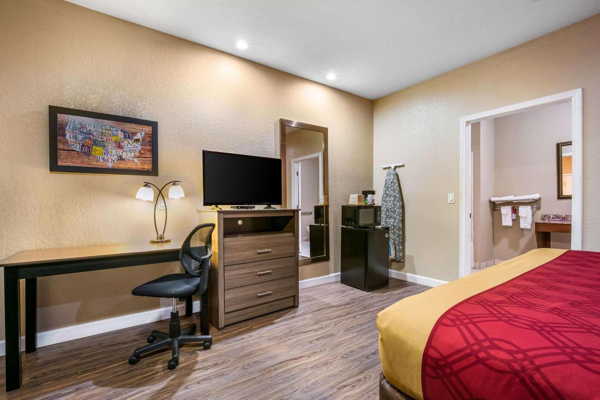Econo Lodge Inn & Suites Horn Lake - Southhaven photo 18