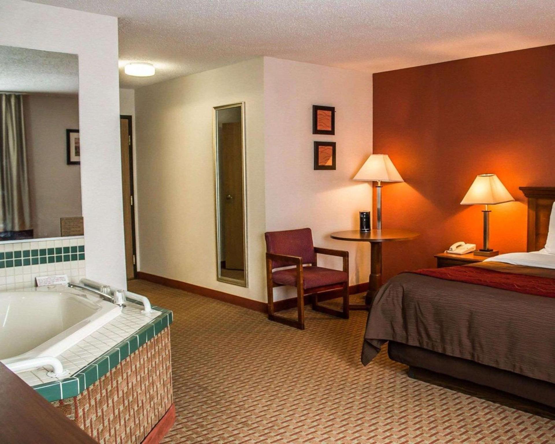 Quality Inn East Liverpool - Calcutta photo 17