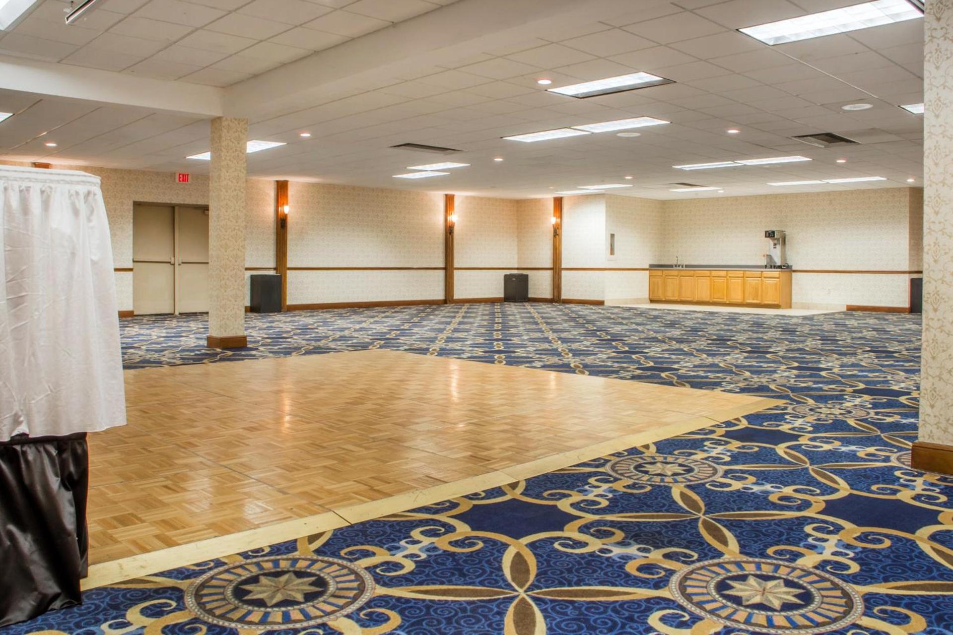 Econo Lodge Broken Arrow-Tulsa photo 24