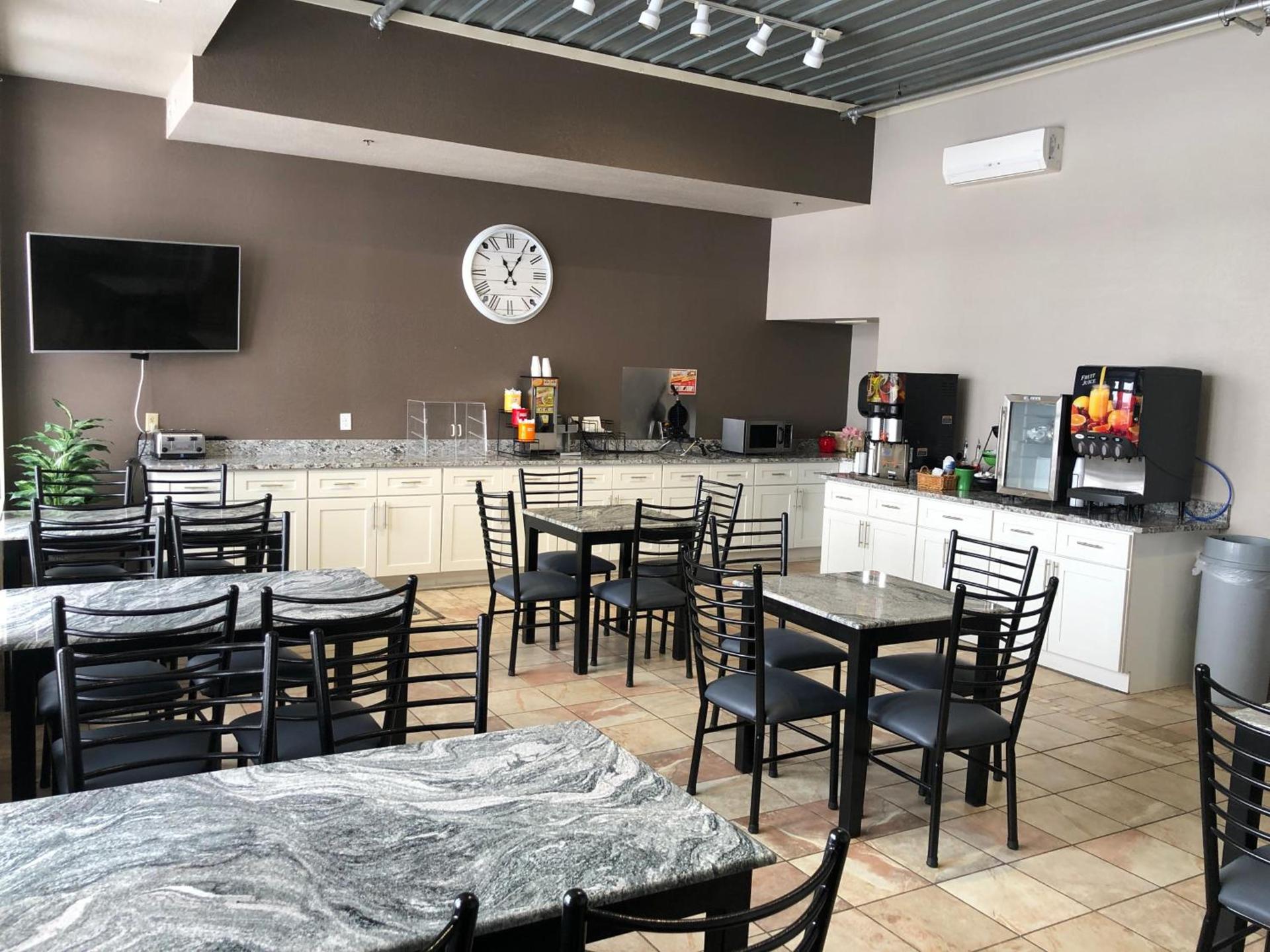 HomeTown Inn and Suites Belle Plaine photo 62