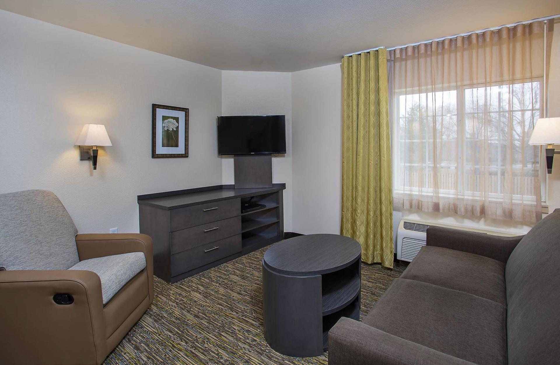 Candlewood Suites Bowling Green by IHG photo 2