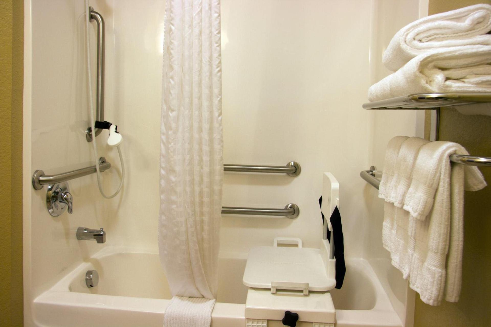 Candlewood Suites Champaign-Urbana University Area by IHG photo 25