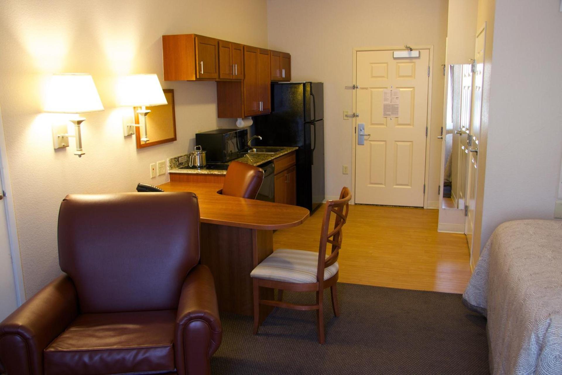Candlewood Suites Champaign-Urbana University Area by IHG photo 12