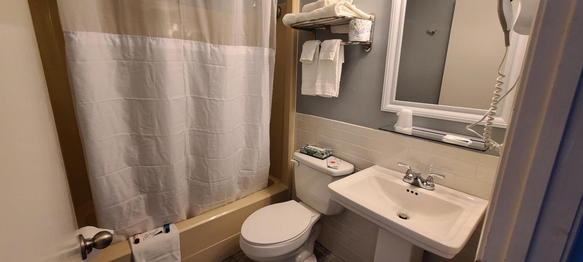 Hampton Village Inn photo 14