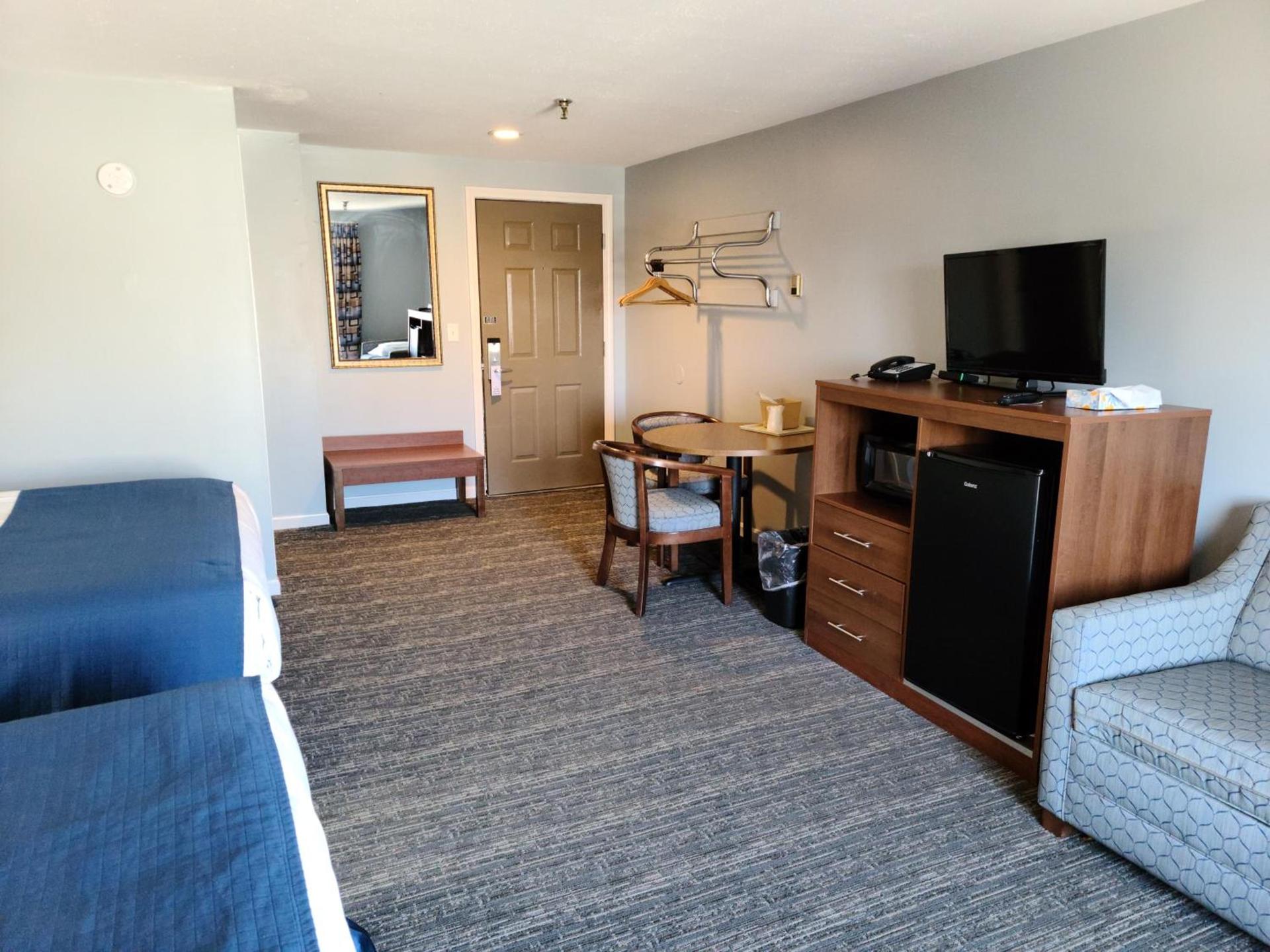 Hampton Village Inn photo 11