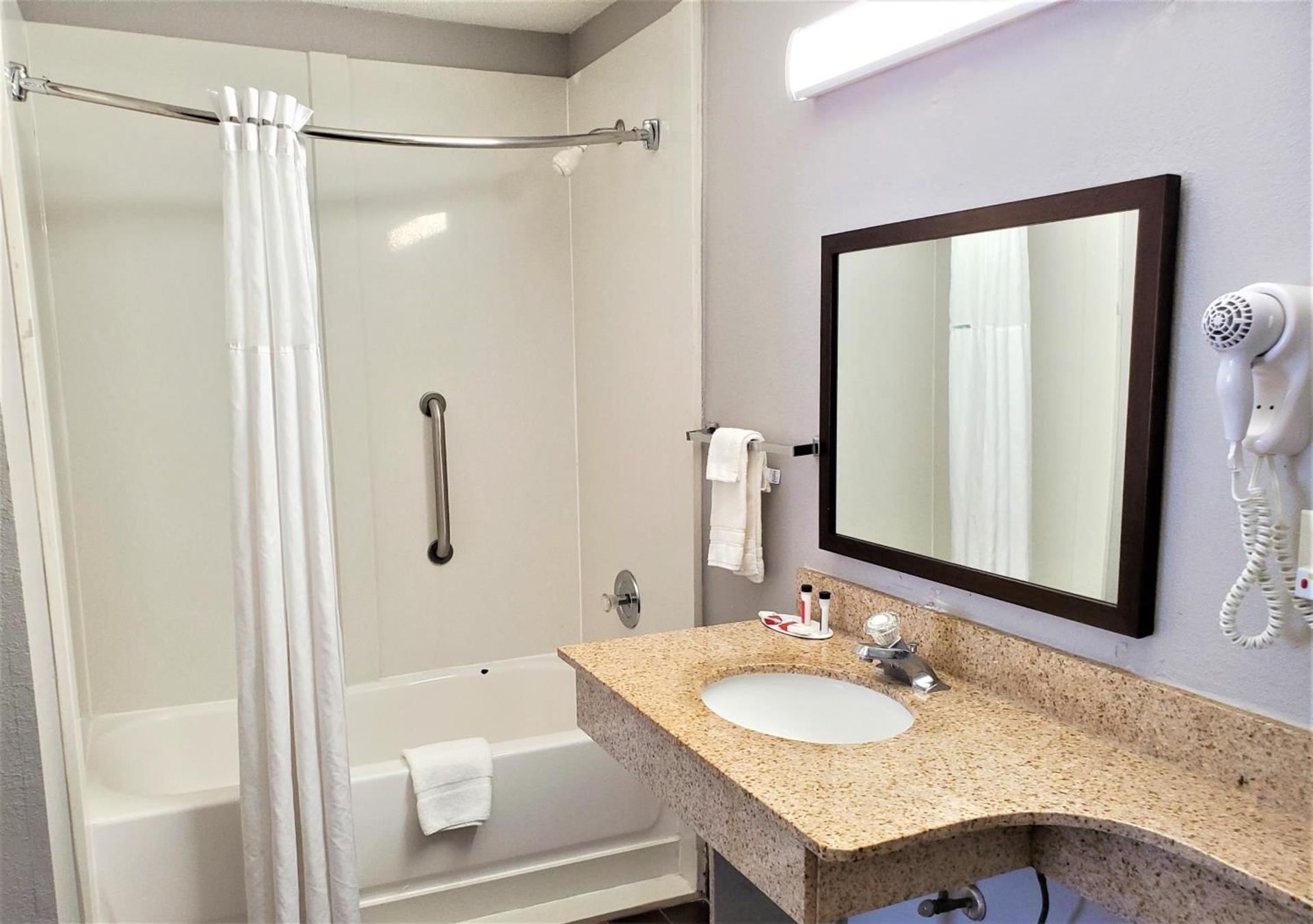 Days Inn by Wyndham Rock Hill photo 33