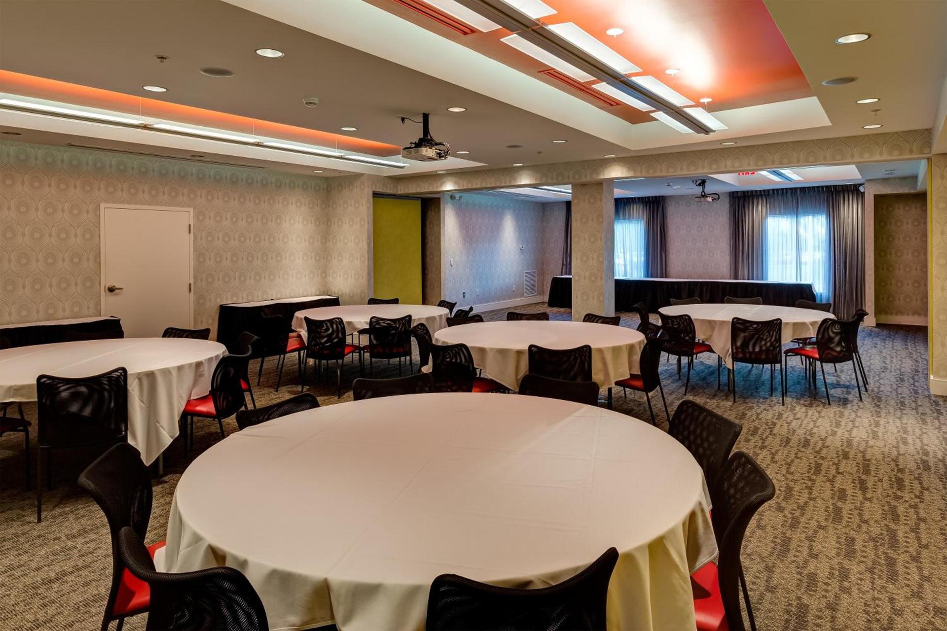 Hotel Indigo Columbus Architectural Center by IHG photo 12