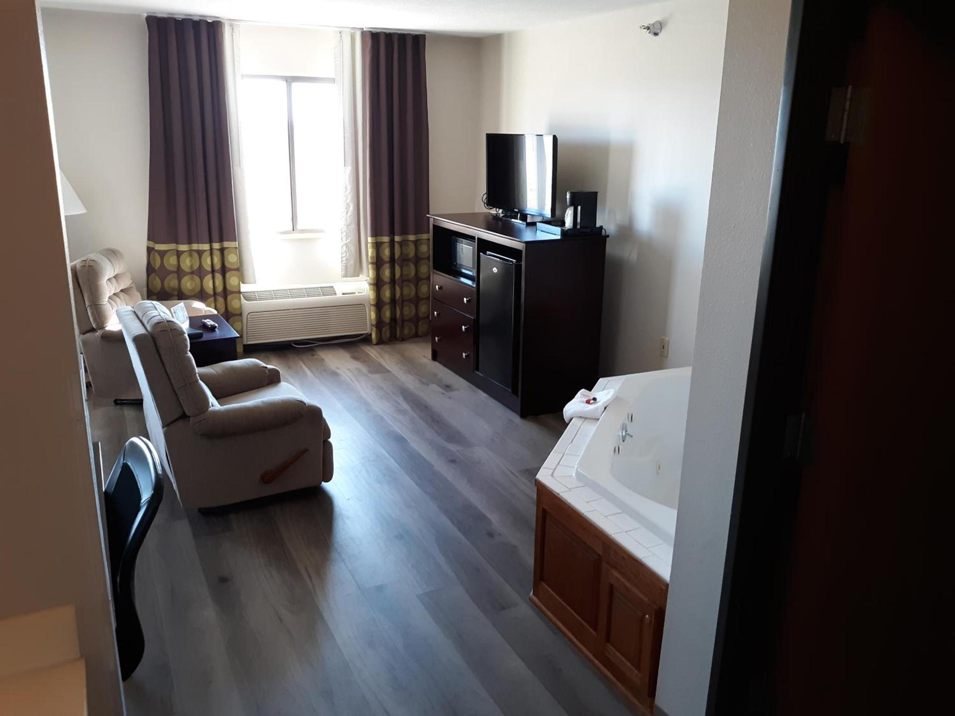 Super 8 by Wyndham Bethany MO photo 31