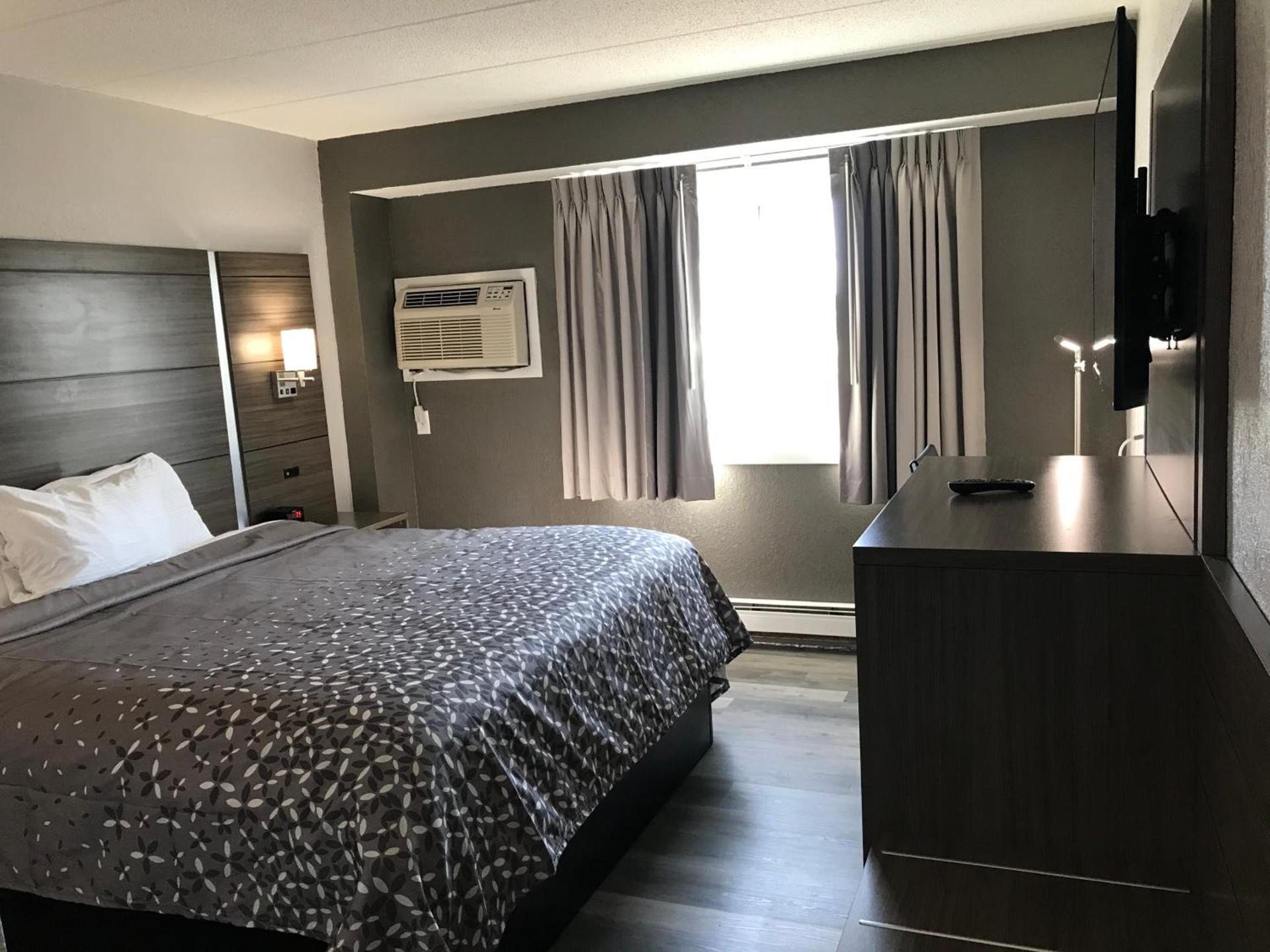 HomeTown Inn photo 24