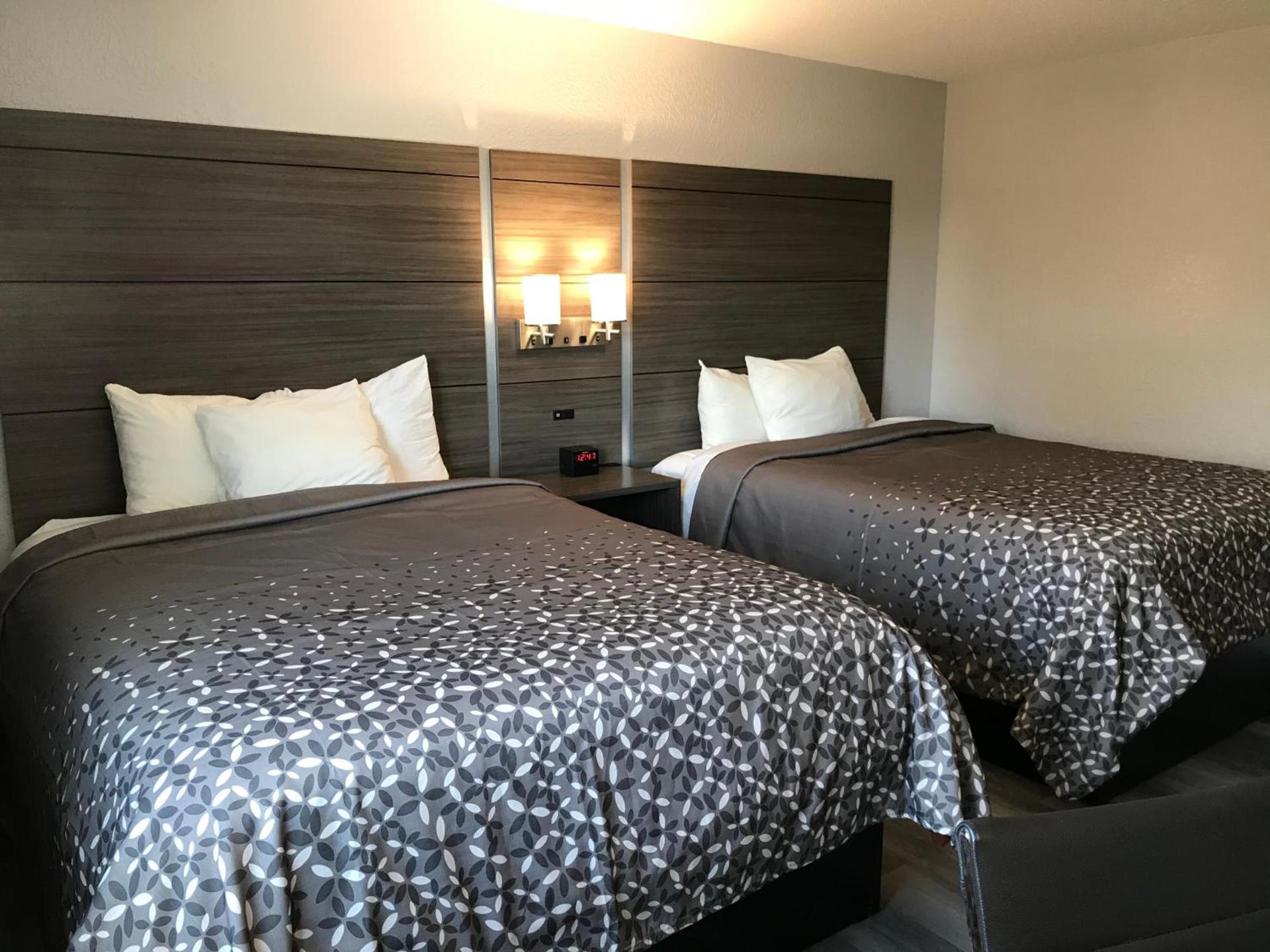 HomeTown Inn photo 20